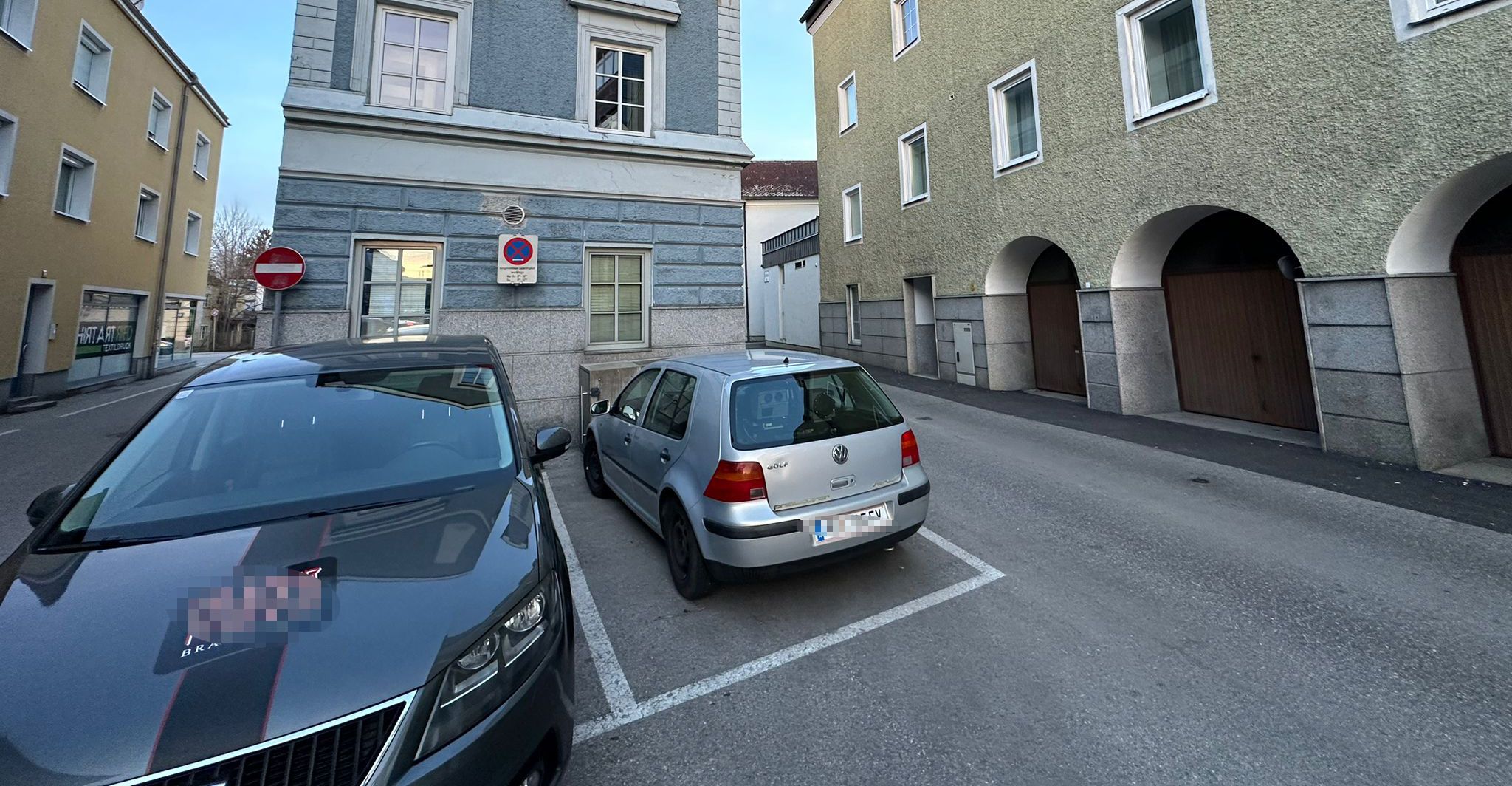 Versteckt im Kofferraum des silbernen VW befindet sich das High-Tech-Radar.&nbsp;