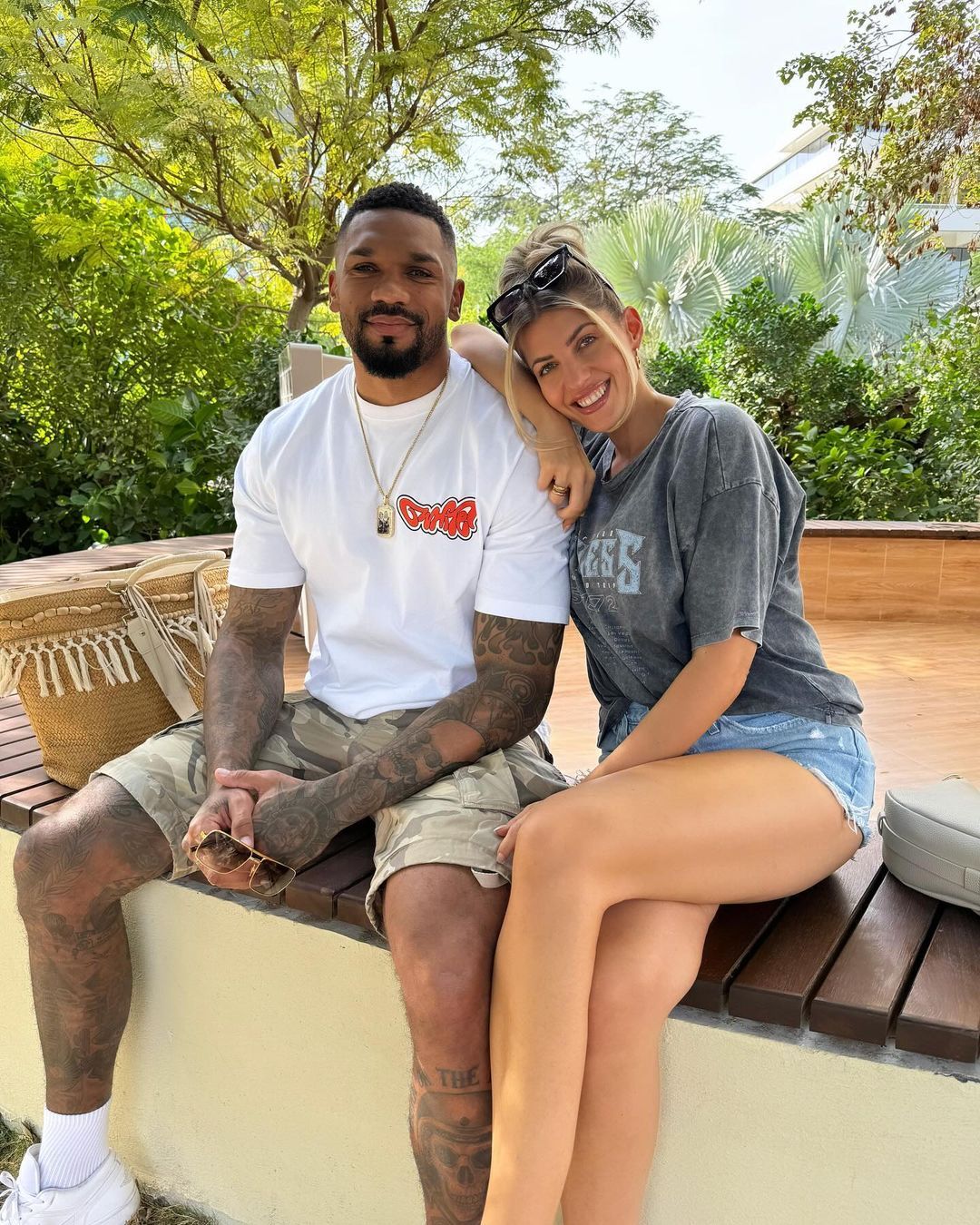 Sarah Harrison und ihr Mann Dominic sind seit 2017 verheiratet und erwarten nun Baby Nummer drei.