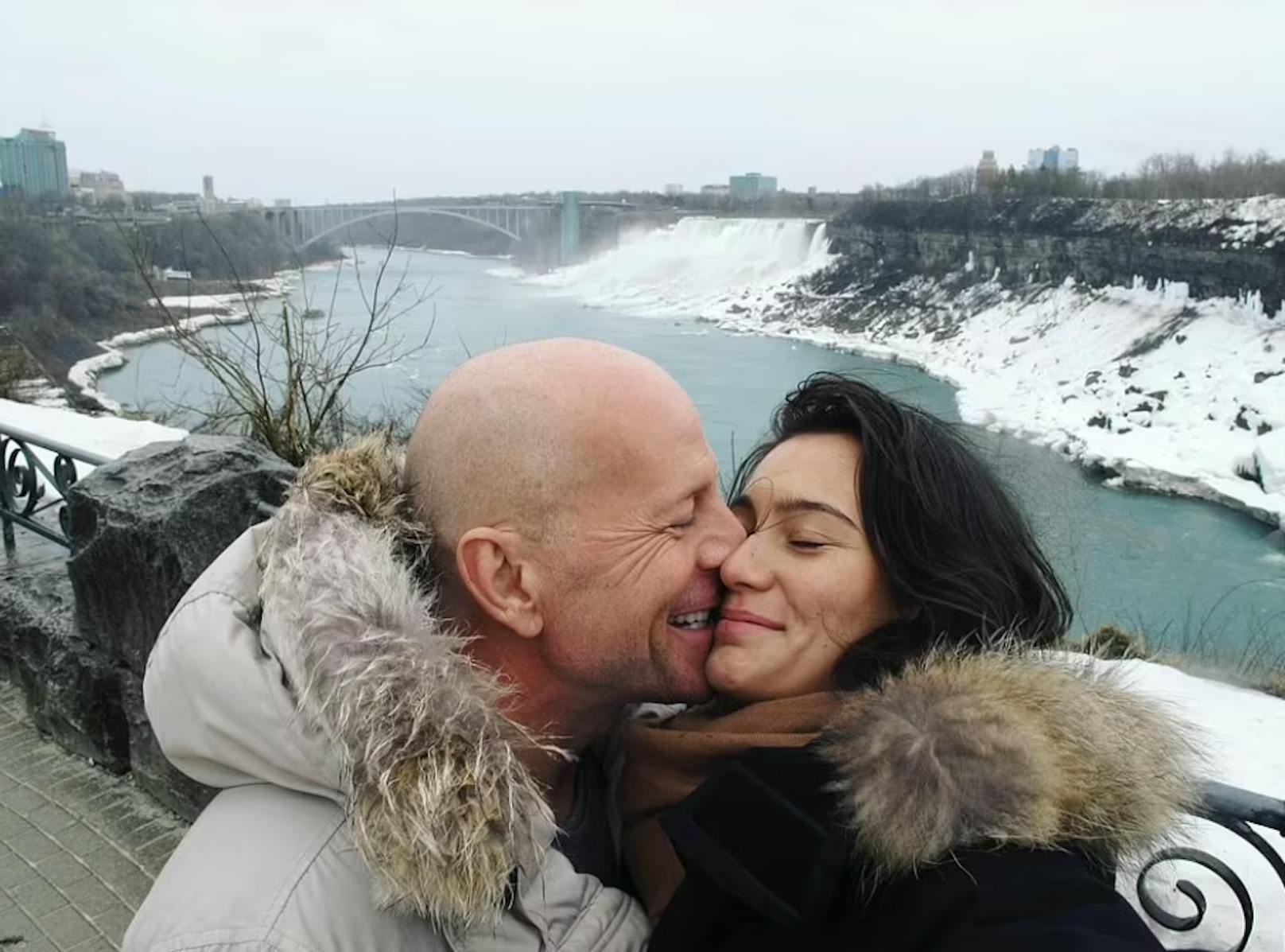 Bruce Willis' Ehefrau ließ zum Valentinstag auf Insta wissen: "Liebe ist schön."