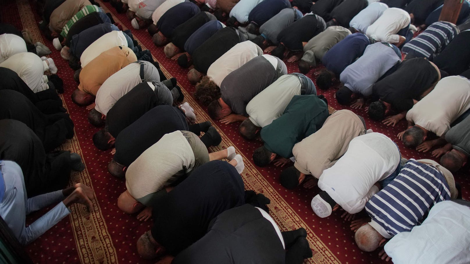 Nach Hasspostings: Imam zieht sich aus Moschee zurück