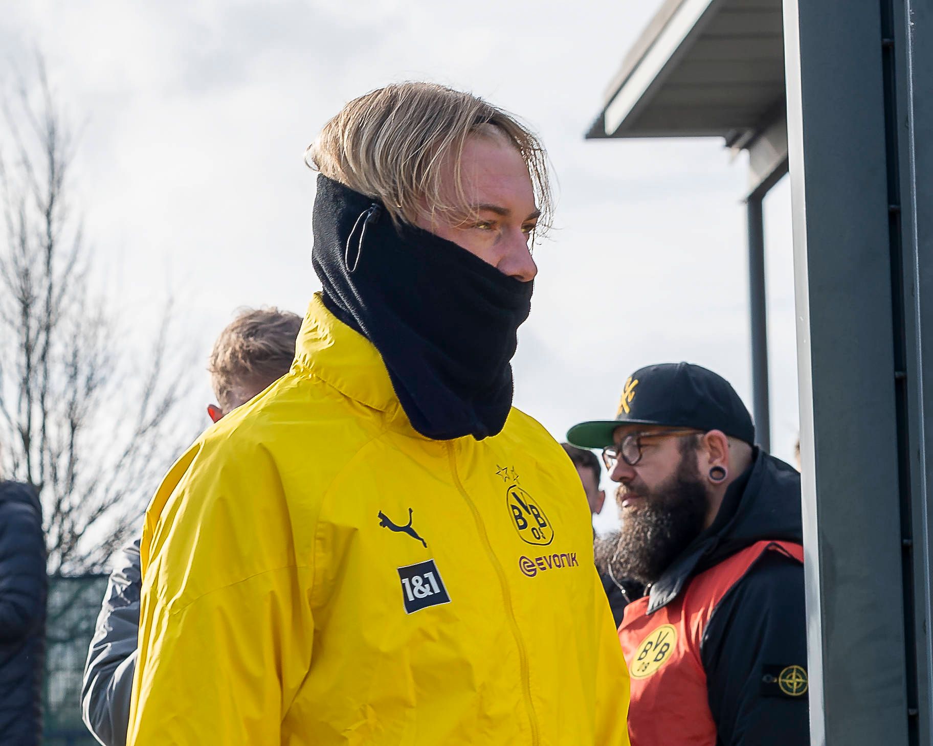 Julian Brandt dick eingepackt beim Training.&nbsp;