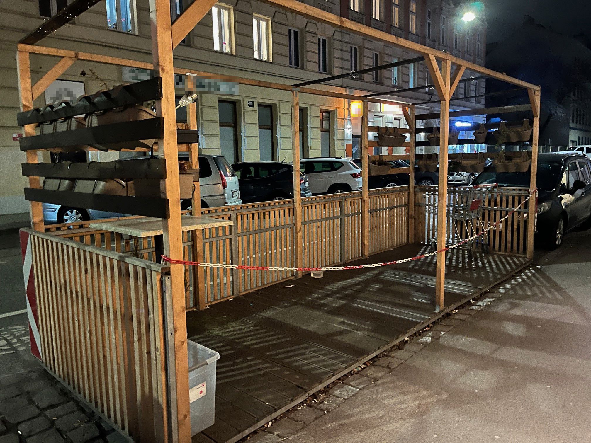 Die Winterschanigärten sind nicht betriebsbereit, obwohl sie das sein sollten.