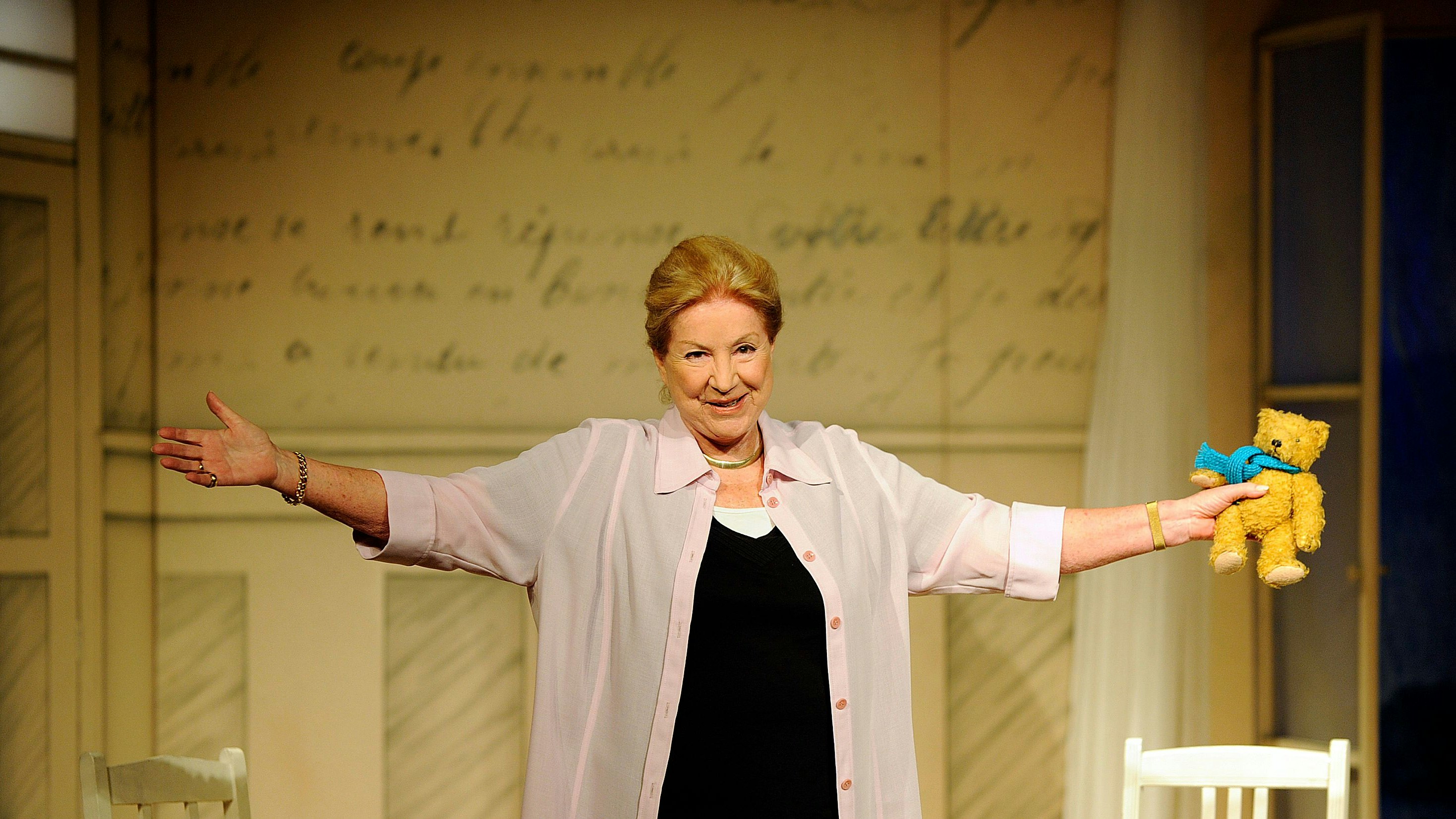 Johanna von Koczian-Oskar und die Dame in Rosa *** NUR FUeR REDAKTIONELLE ZWECKE *** EDITORIAL USE ONLY ***<p>Das Foto vom Montag den 27.09 zeigt Johanna von Koczian in dem Stueck Oskar und die Dame in Rosa in der Komoedie in der Steinstrasse. Das Stueck wird vom 29.09 bis zum15.10 aufgefuehrt. Deutschland Duesseldorf Copyright: KITSCHENBERG,xKai *** Johanna from Koczian Oskar and the Lady in Pink *** ONLY FOR EDITORIAL PURPOSE *** EDITORIAL USE ONLY *** P the Photo from Monday the 27 09 shows Johanna from Koczian in the Piece Oskar and the Lady in Pink in the Comedy in the Steinstrasse the Piece will from 29 09 to for the 15th 10 listed Germany Duesseldorf Copyright KITCHENBERG, x Kai Copyright: KITSCHENBERG,xKai docnrwhugopicture33788554 EDITORIAL USE ONLY