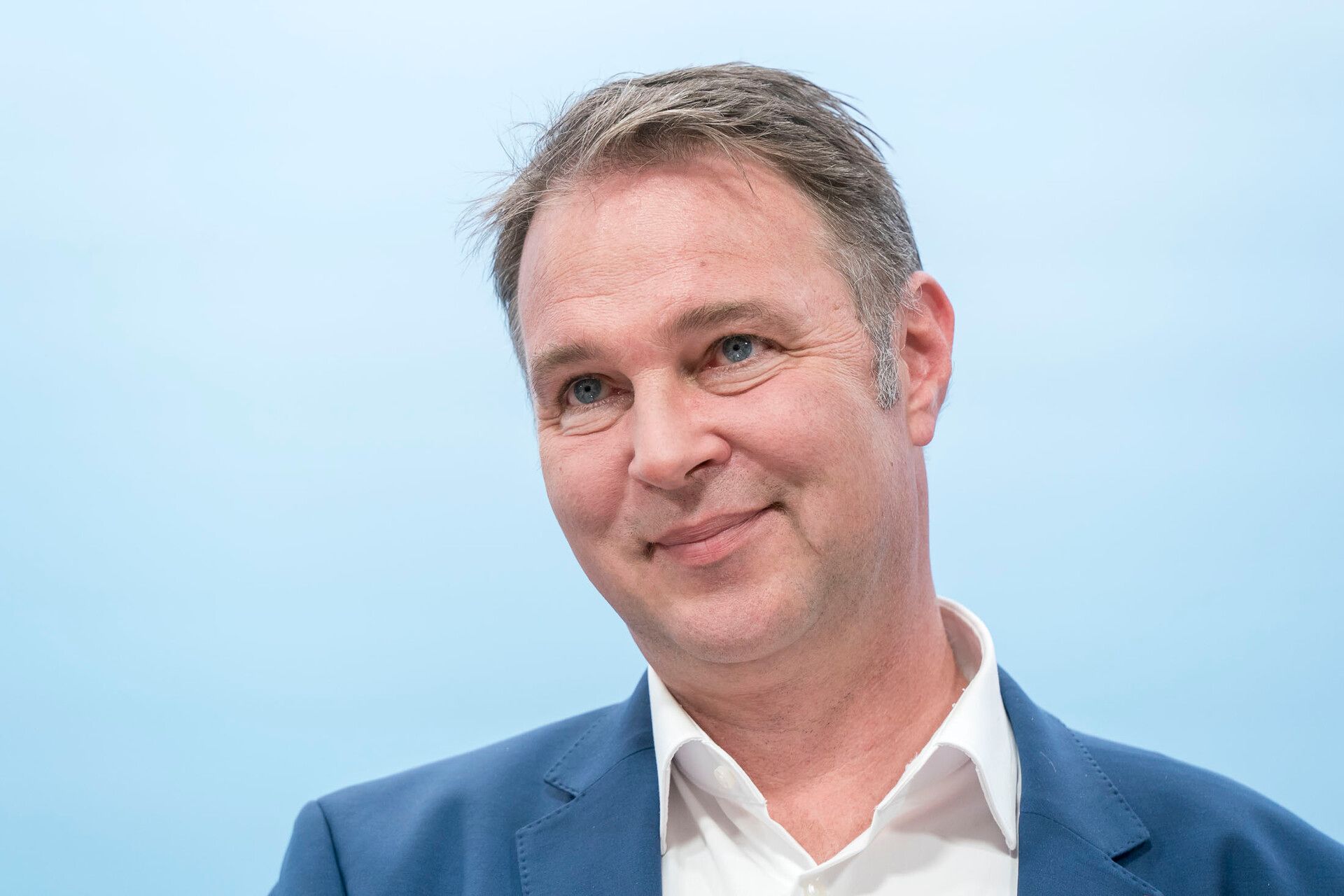 SPÖ-Chef Andreas Babler legt einen Plan vor, der die Langzeitarbeitslosigkeit in Österreich abschaffen soll.