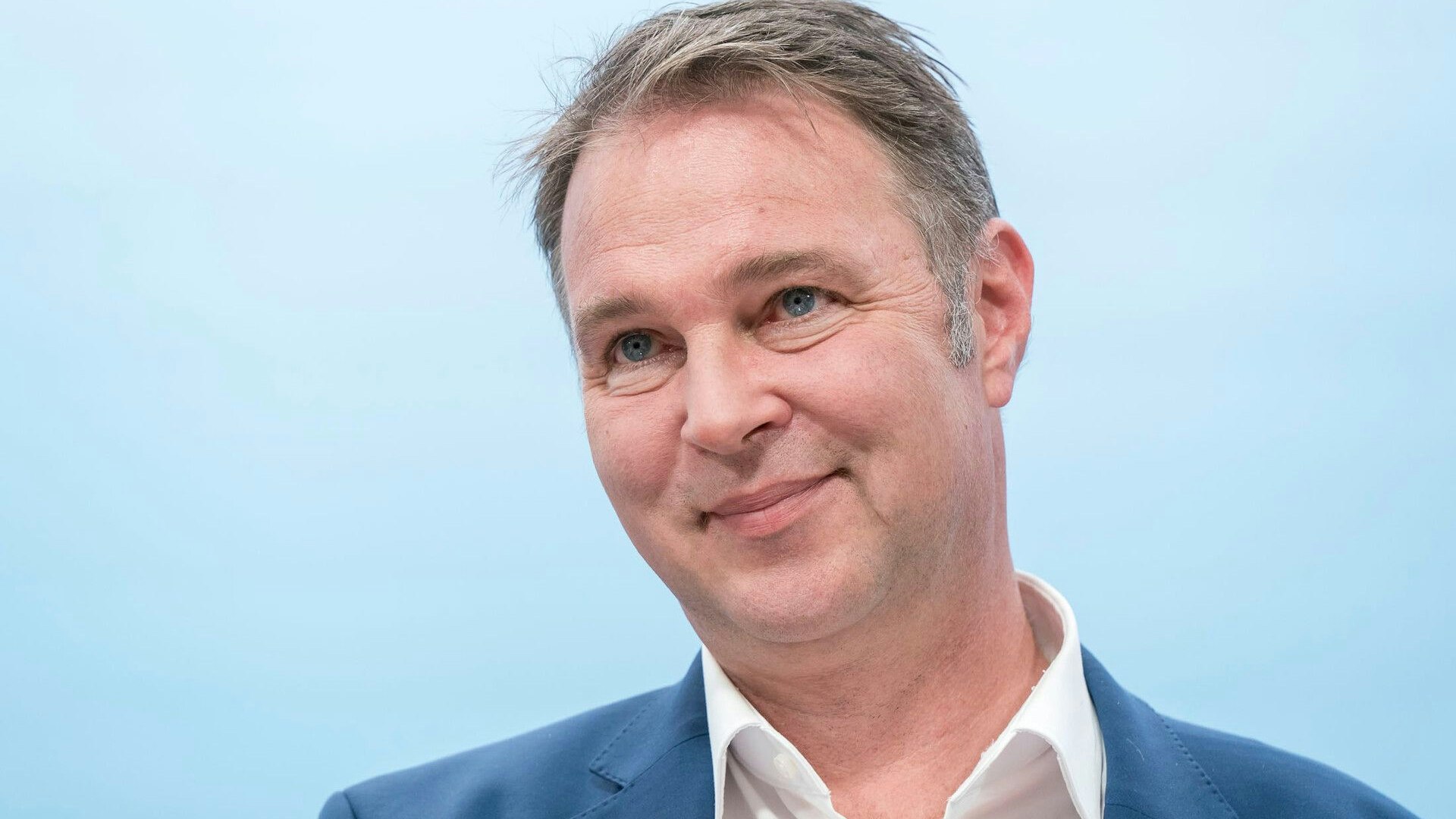 SPÖ-Chef Andreas Babler legt einen Plan vor, der die Langzeitarbeitslosigkeit in Österreich abschaffen soll.