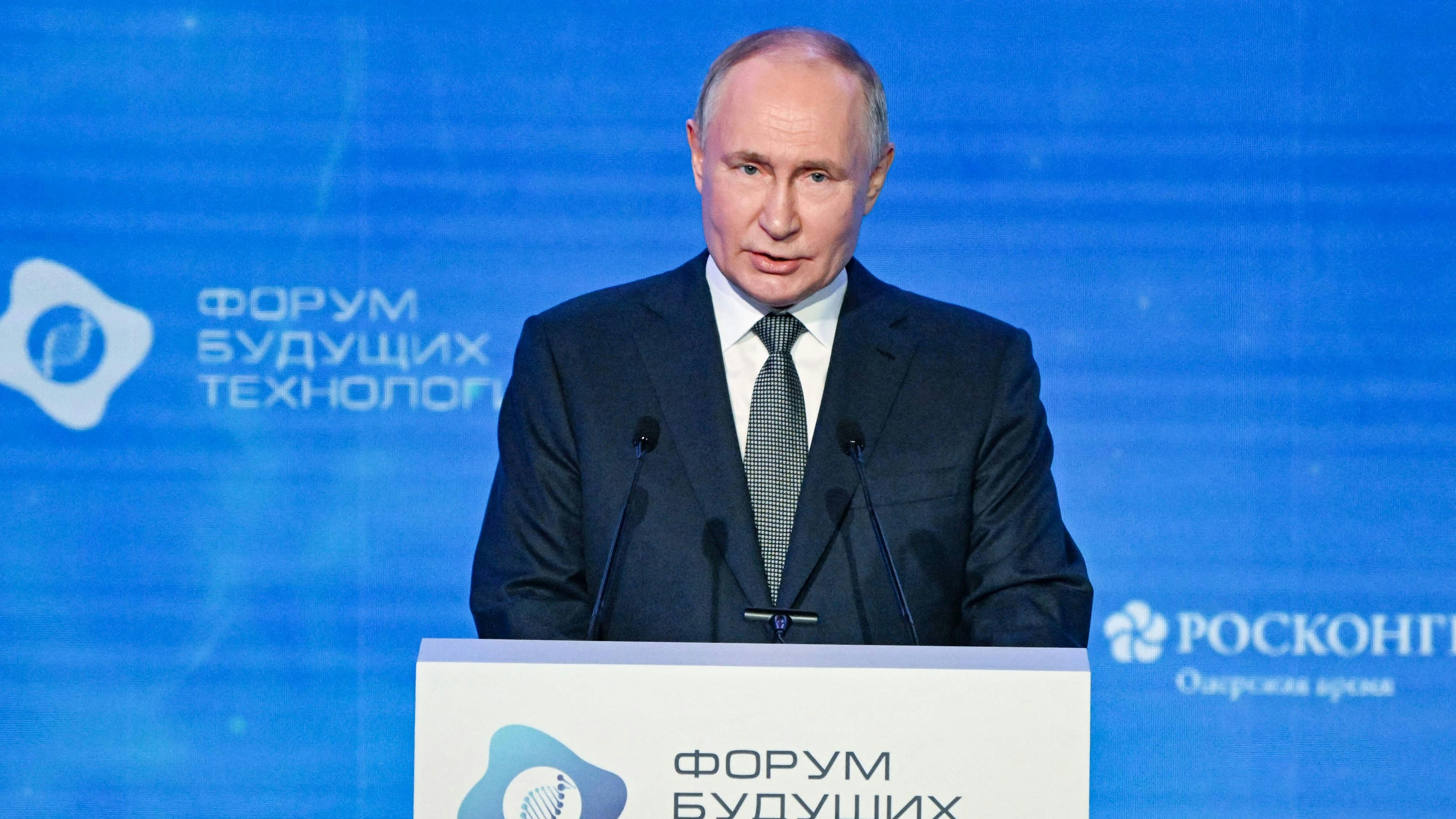 Download von www.picturedesk.com am 15.02.2024 (10:46).  In this pool photograph distributed by Russian state agency Sputnik, Russia's President Vladimir Putin addresses the audience during the Future Technologies Forum at the World Trade Center in Moscow on February 14, 2024. (Photo by Alexey MAISHEV / POOL / AFP) - 20240214_PD8178 - Rechteinfo: Rights Managed (RM) Nur für redaktionelle Nutzung! Werbliche Nutzung erfordert Freigabe: bitte schicken Sie uns eine Anfrage.