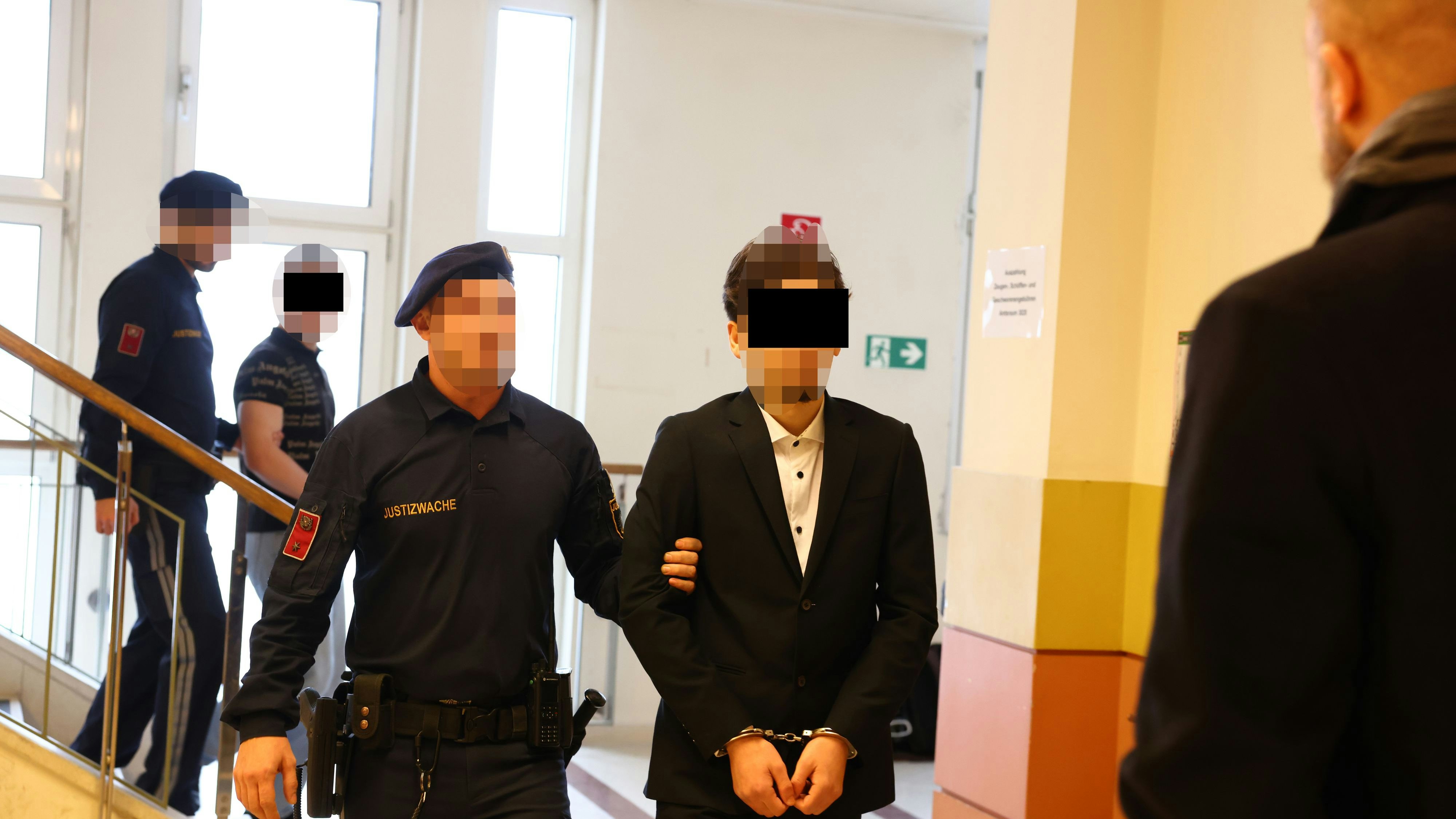 Heute.at - Wegen Missbrauch an Mädchen – Trio als Sittenwächter