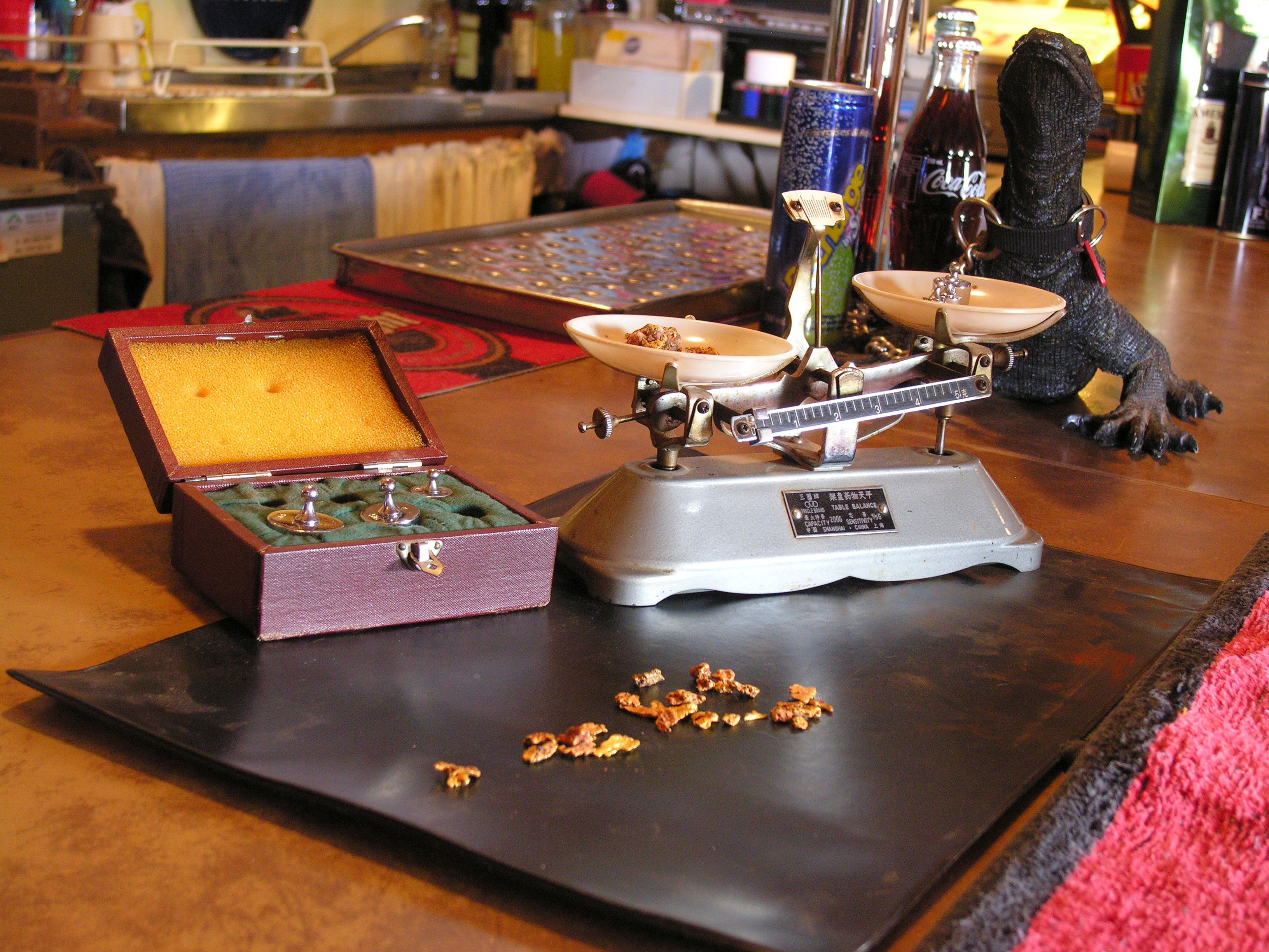 Die manipulierte Waage sorgte dafür, dass der Veranstalter die ihm angebotenen Waren um einen wesentlich geringeren Preis kaufen konnte.