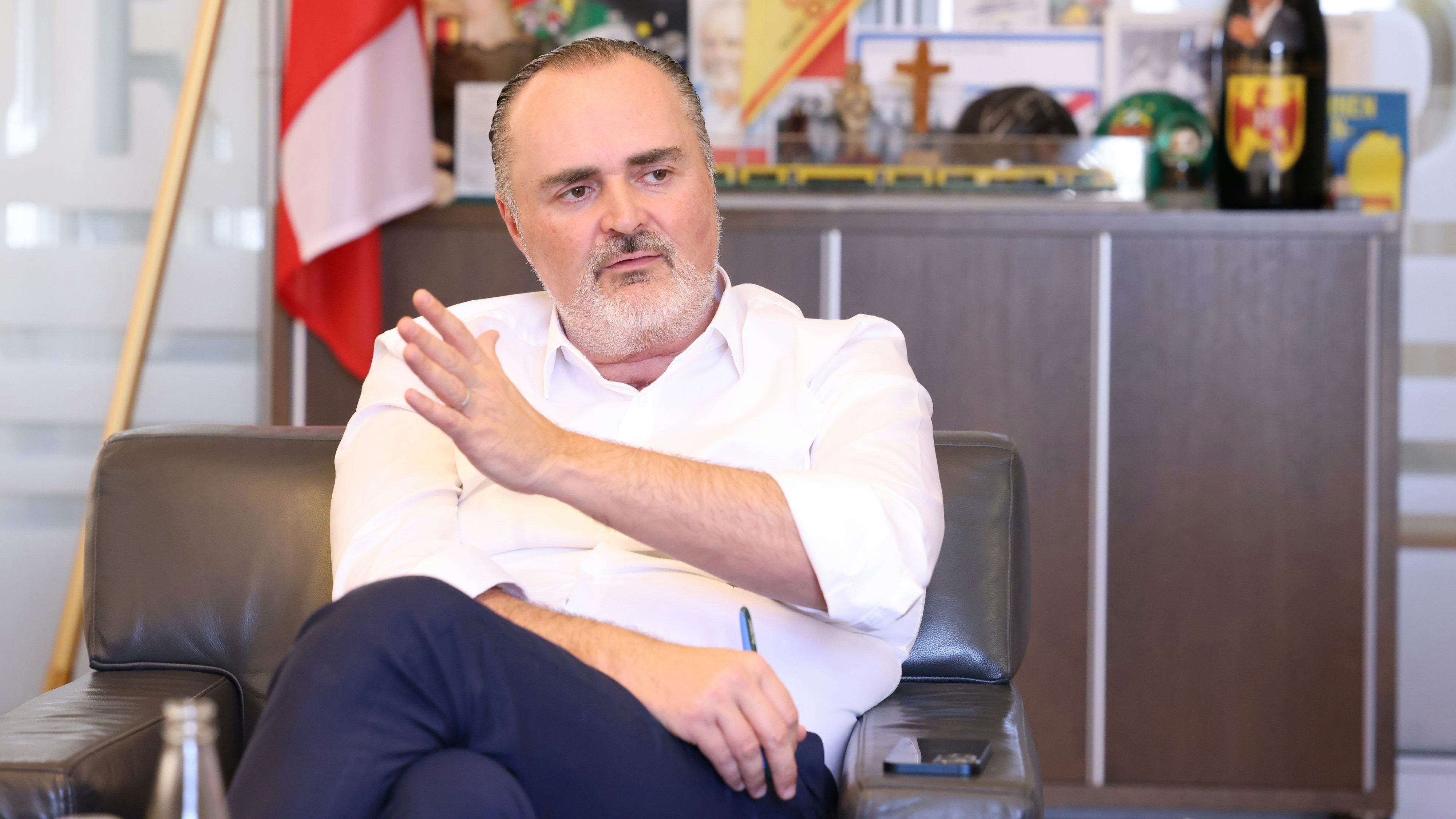 Heute.at - Routine: Doskozil erfolgreich am Kehlkopf operiert