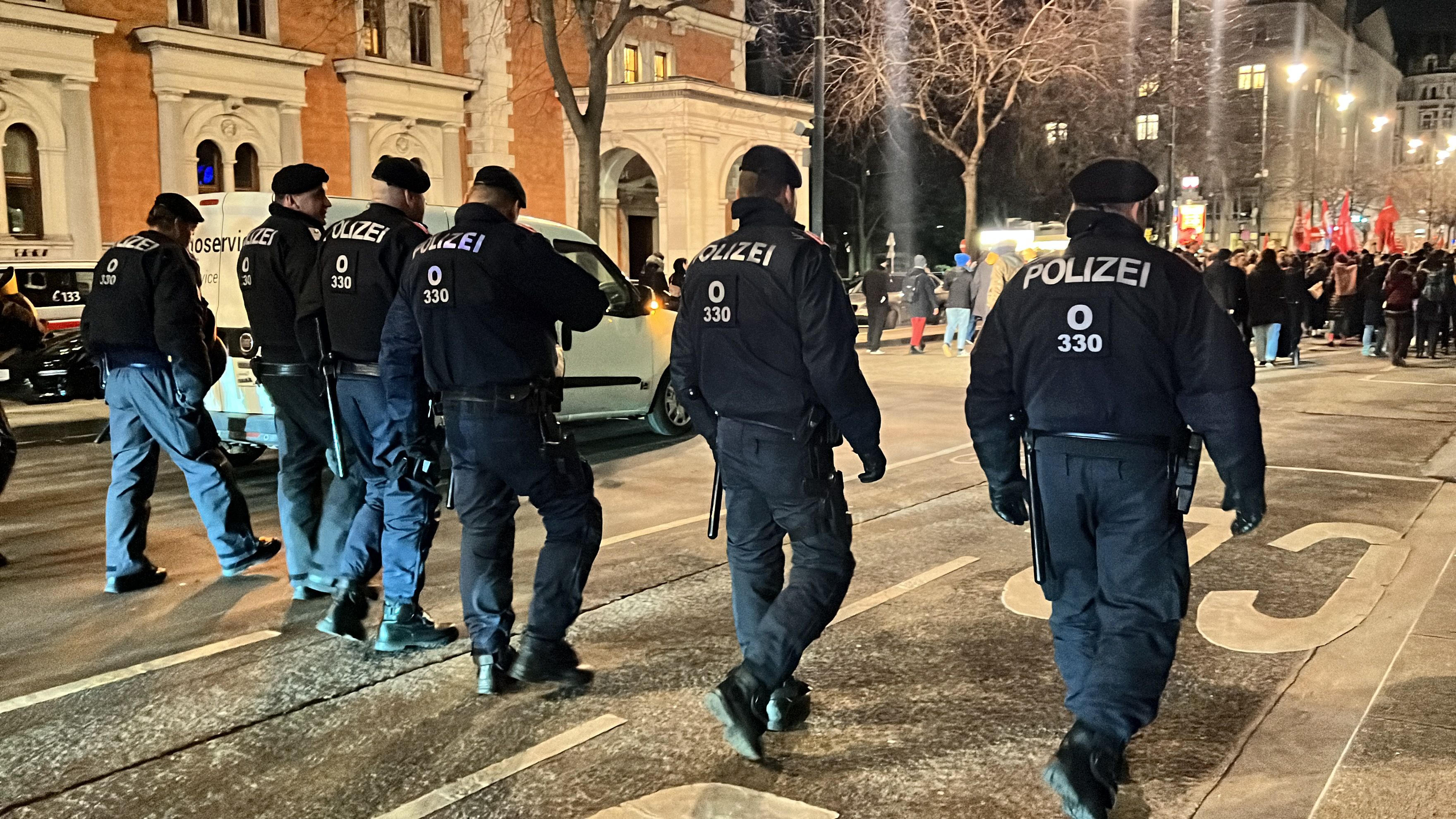 Der Akademikerball Wien 2024 sorgte Freitagabend für einen großen Polizeieinsatz.