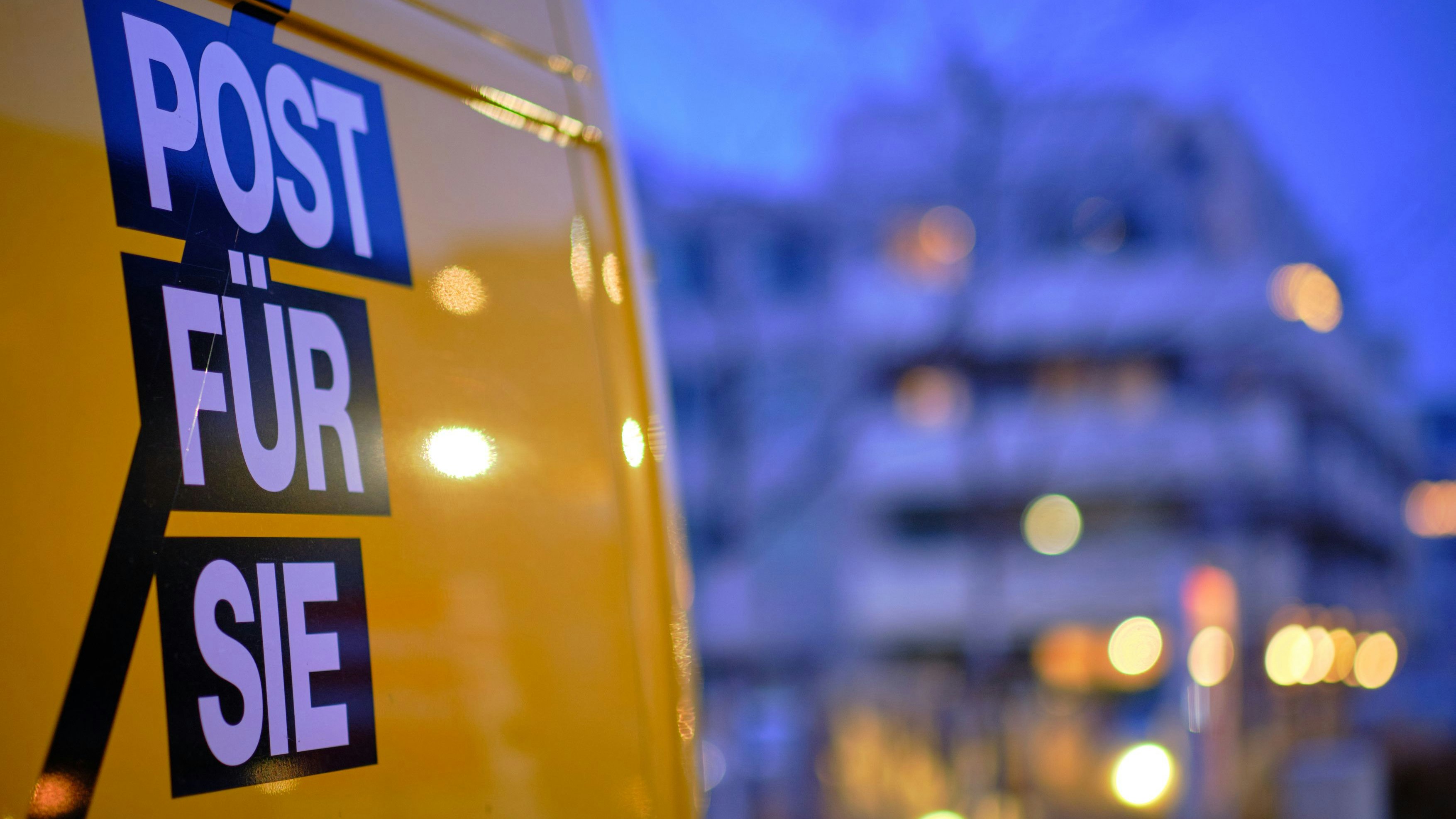 Die Post warnt alle Kunden – manche Betrugsversuche wirken auf den ersten Blick täuschend echt. 