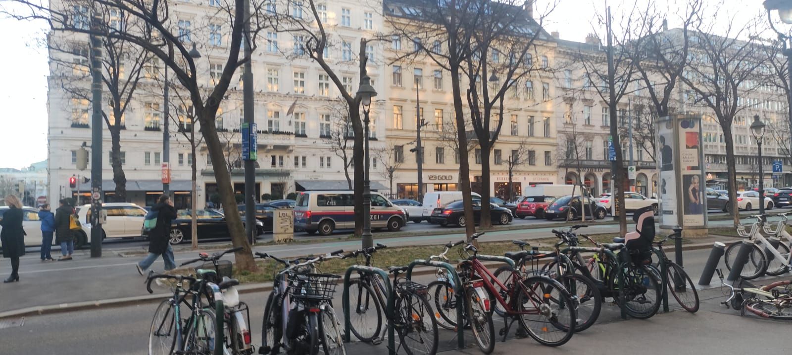 Die Autofahrer werden derzeit umgeleitet.