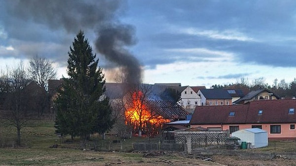 Heute.at - Explosionsgefahr! Schuppenbrand forderte 131 Florianis