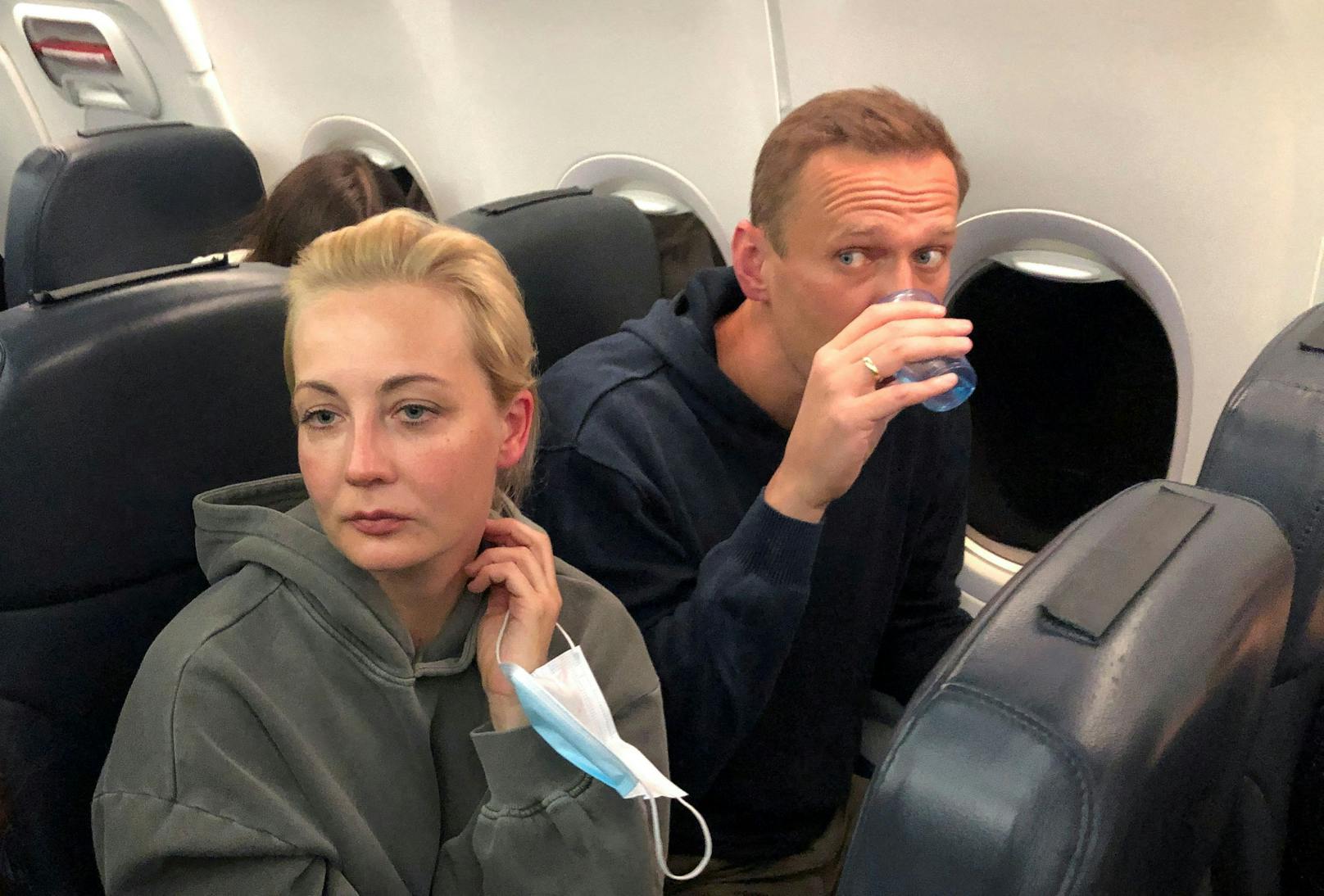 Nach seiner Genesung vom Giftanschlag flog Nawalny 2021 zusammen mit seiner Frau Julia ...