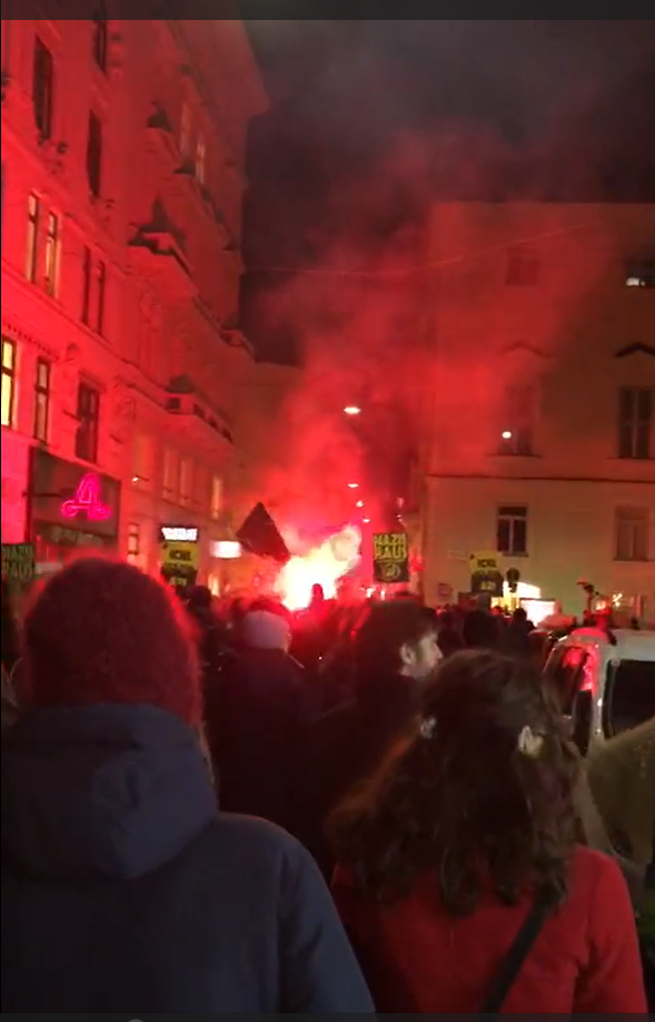 Nach der offiziellen Demo gegen den Akademikerball kam es zu chaotischen Szenen in der Innenstadt