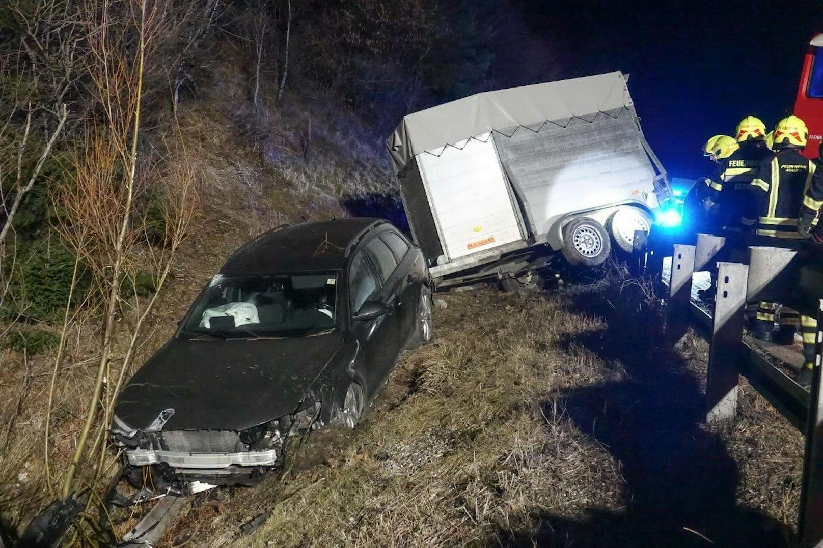 Vermutlich kam der Lenker aufgrund von Sekundenschlaf von der Fahrbahn ab.