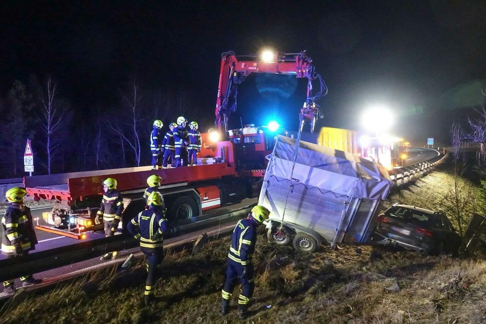 Der Lenker blieb bei dem Unfall unverletzt.