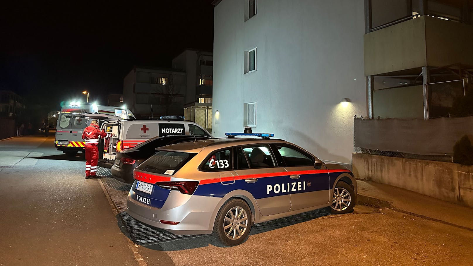 Am 16. Februar 2024 gegen 19.30 Uhr langte bei der Tiroler Polizei eine Meldung bezüglich einer Schussverletzung in einem Privathaus im Stadtgebiet von Wörgl ein.