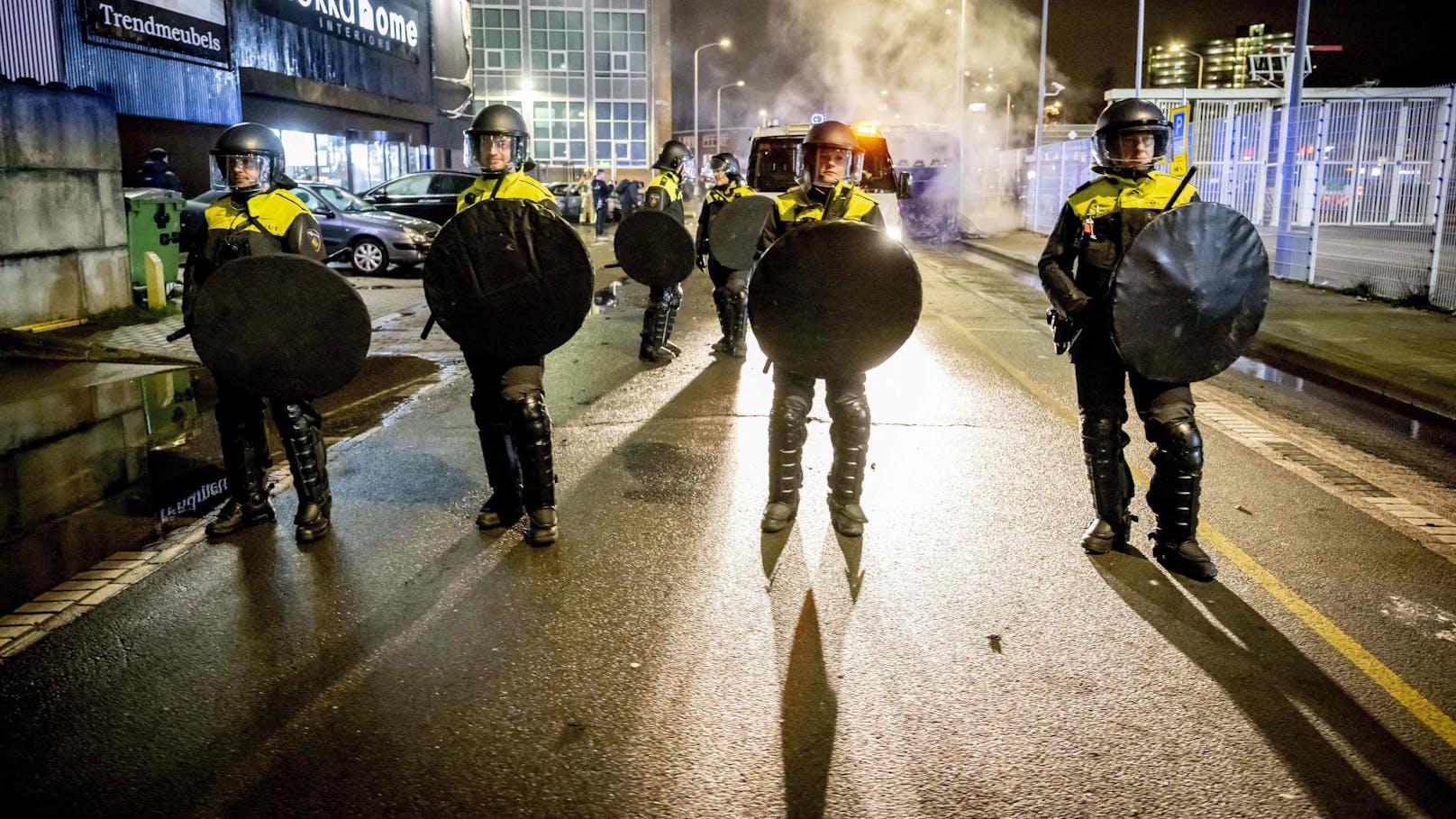 Ein Eritreer-Treffen in Den Haag gipfelte am 17. Februar 2024 in wilden Straßenschlachten. Die Polizei musste mit einem Großaufgebot einschreiten.