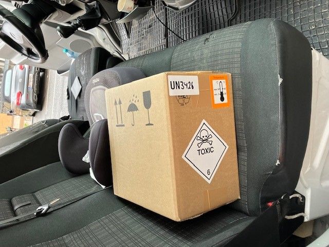 Der Lenker transportierte das Gefahrengut einfach auf dem Beifahrersitz.