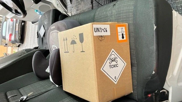 Der Lenker transportierte das Gefahrengut einfach auf dem Beifahrersitz.