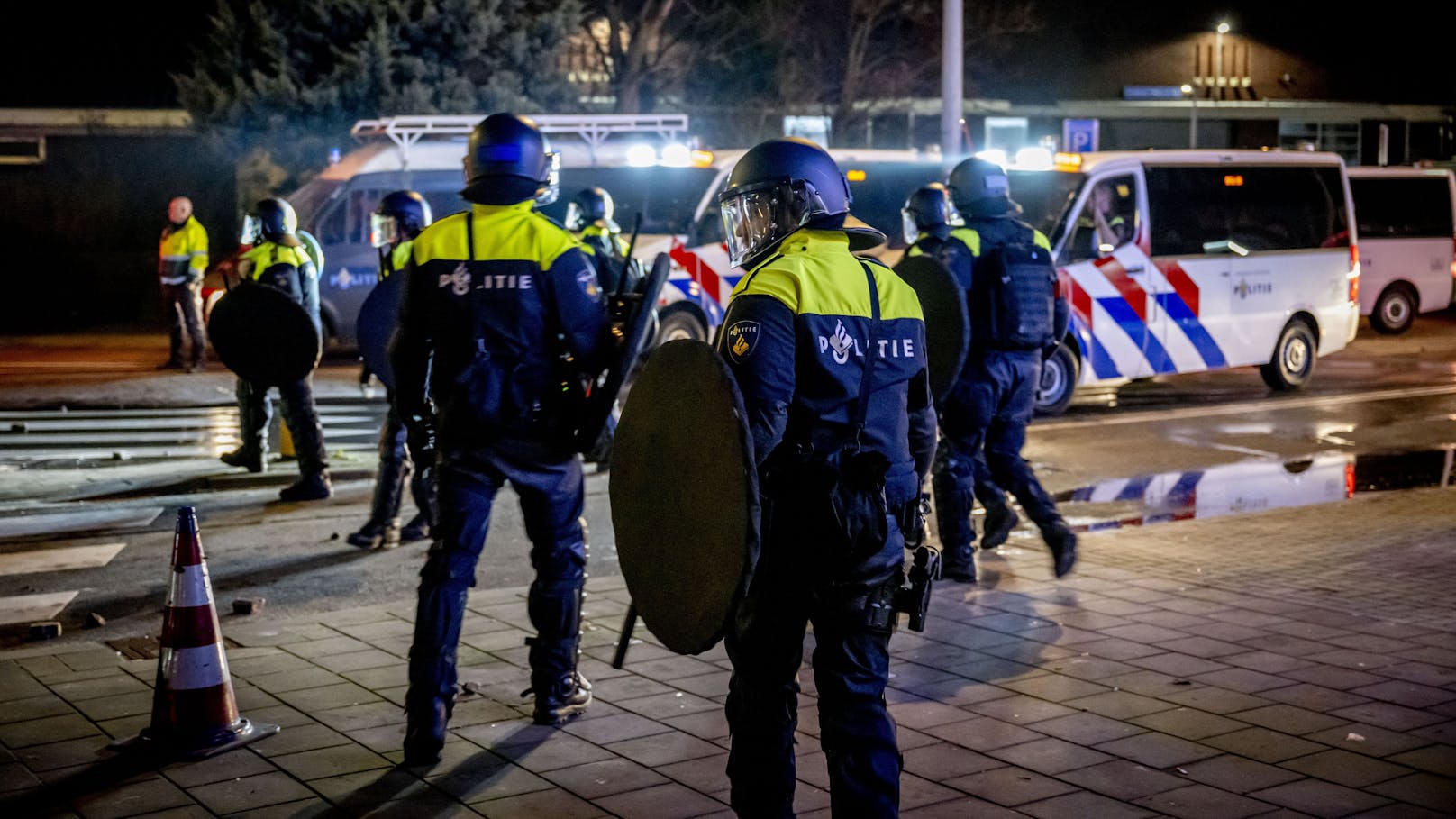 Ein Eritreer-Treffen in Den Haag gipfelte am 17. Februar 2024 in wilden Straßenschlachten. Die Polizei musste mit einem Großaufgebot einschreiten.
