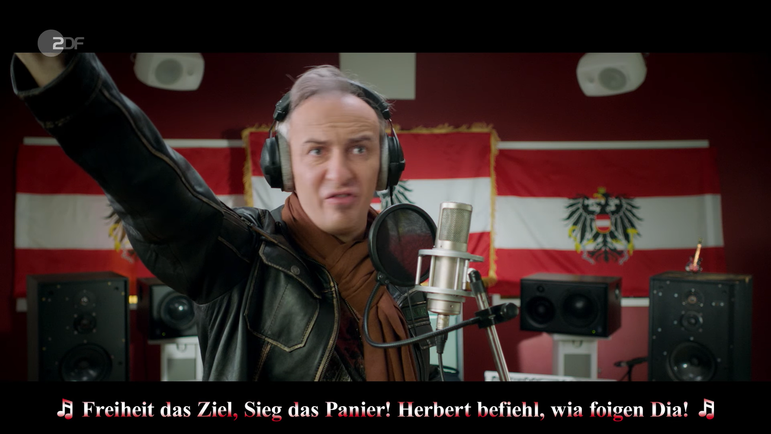 Böhmermann in der parodistischen Version von "Immer wieder Österreich".
