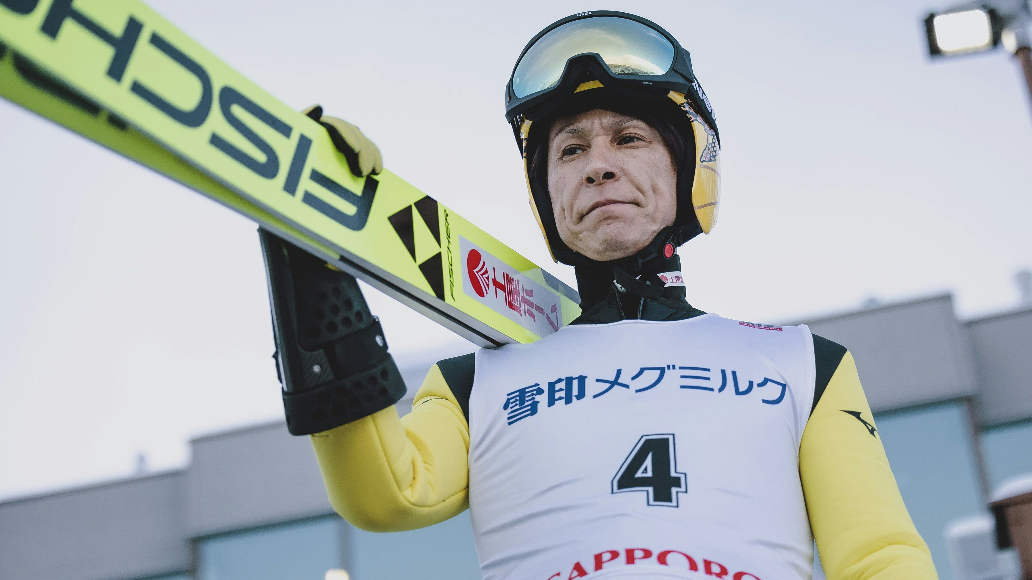Noriaki Kasai hüpft auch mit 51 Jahren noch in die Weltcup-Punkte. 