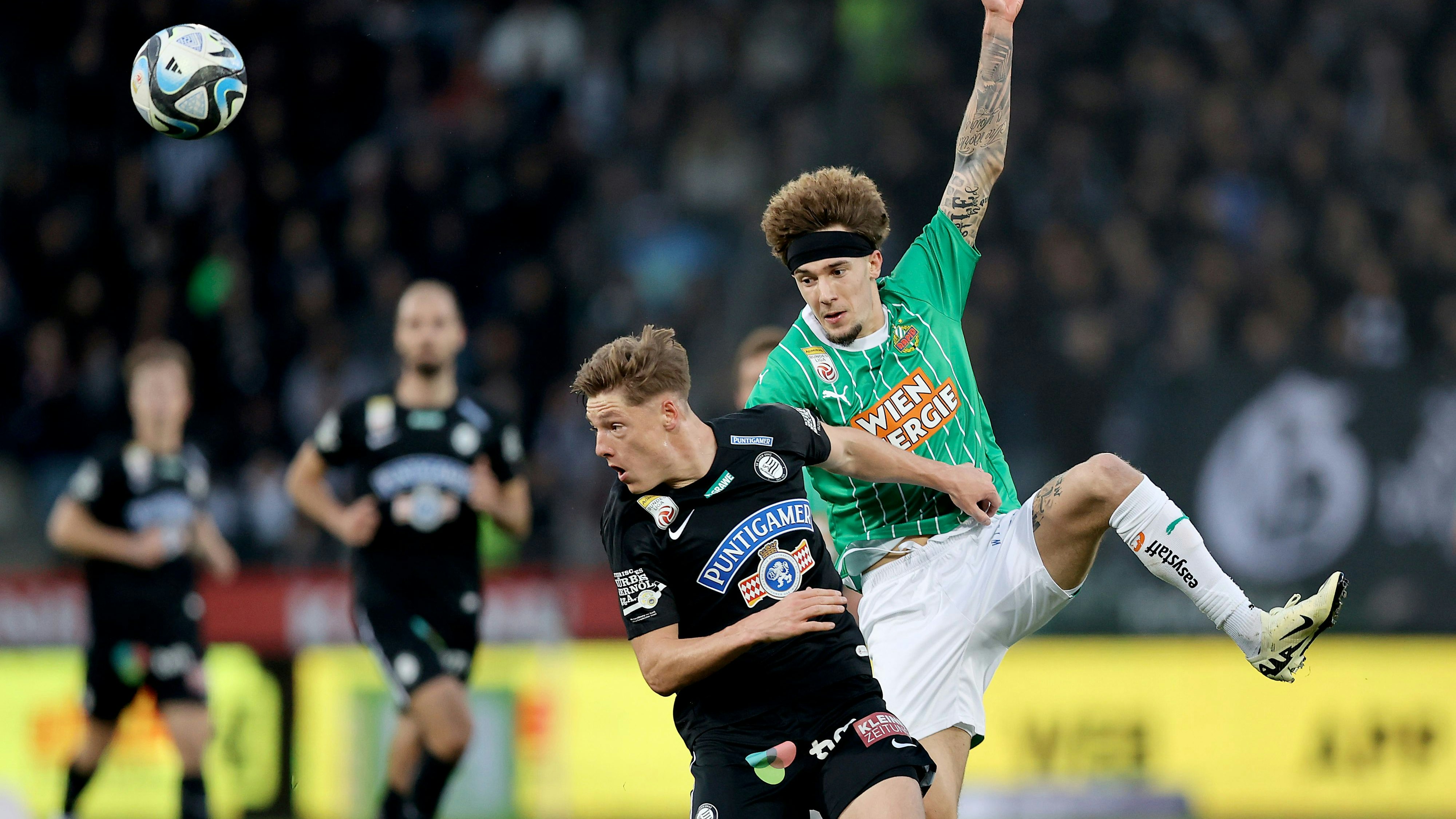 Es ist ein umkämpftes Spiel zwischen Rapid und Sturm.