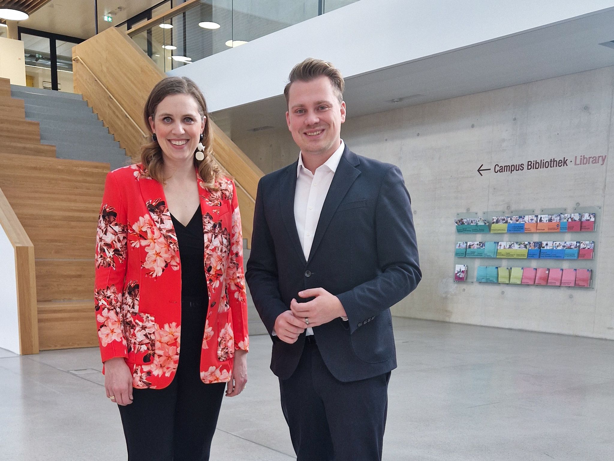 Marlene Zeidler-Beck und Florian Krumböck beim Besuch in der FH St. Pölten