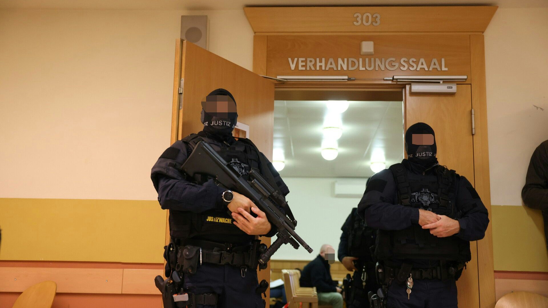 Heute.at - 10 Jahre Haft für Terror-Verdächtigen – wegen Bankraubs