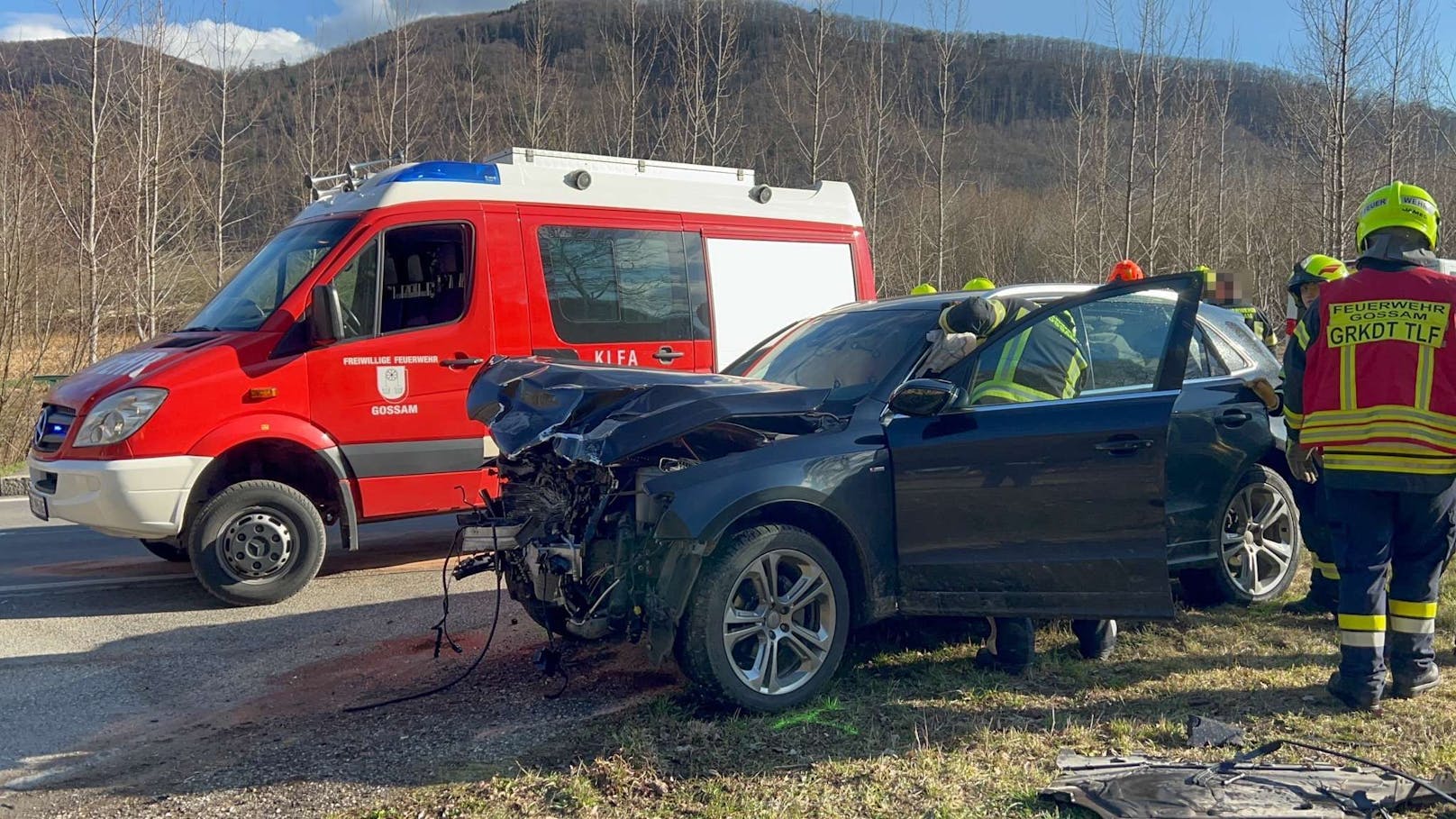 Der Pkw und der Kleinbus kollidierten in Grimsing bei Melk.