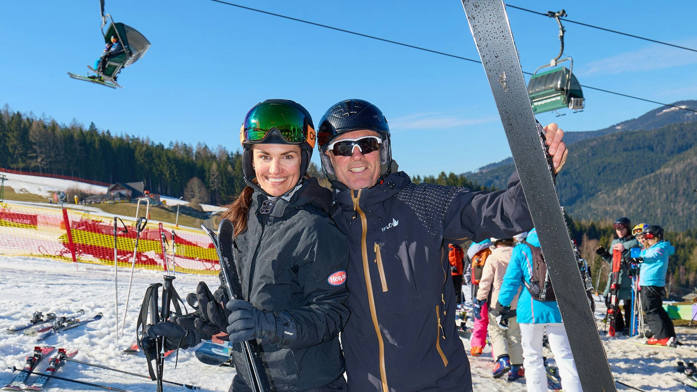 "Miss Ski" Tanja Duhovich mit Michael Konsel auf der Piste