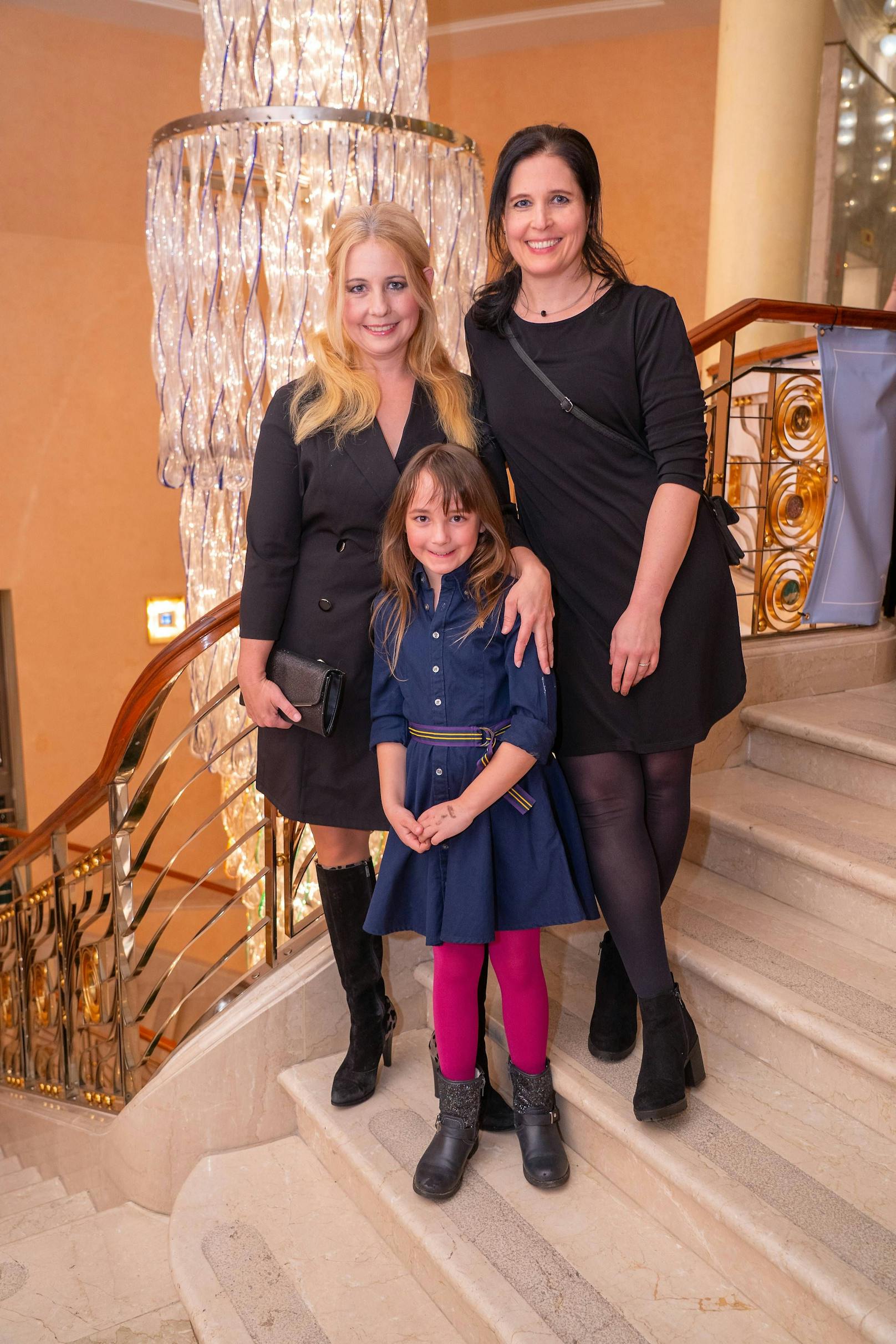 Iva Schell mit ihrer Tochter Viktoria und Schwester Martina Mihanovic