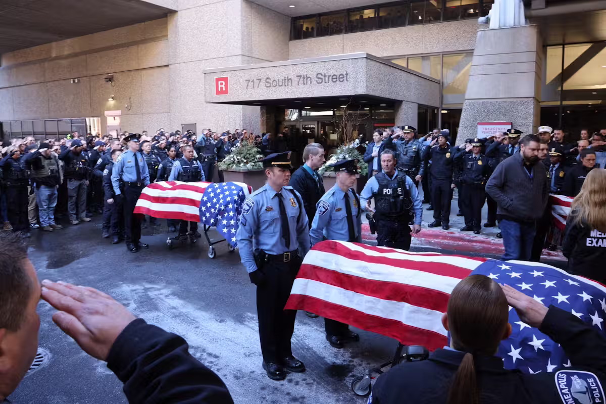 Bei einem Einsatz in der Stadt Burnsville im US-Bundesstaat Minnesota kommen zwei Polizisten und ein Sanitäter ums Leben. (18. Februar 2024)