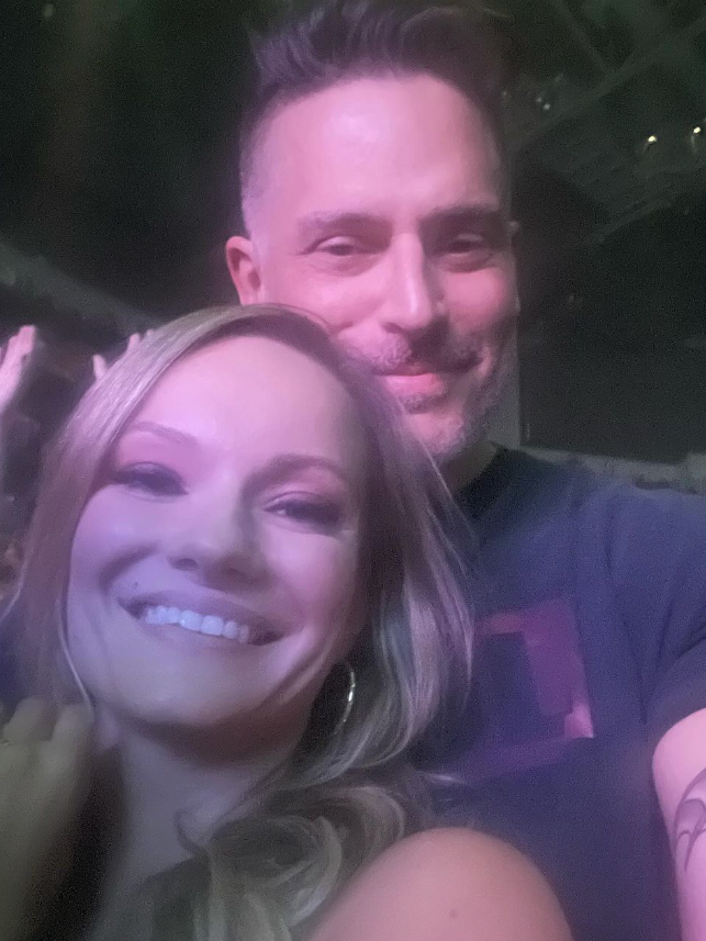 Joe Manganiello zeigt sich mit seiner Freundin Caitlin.