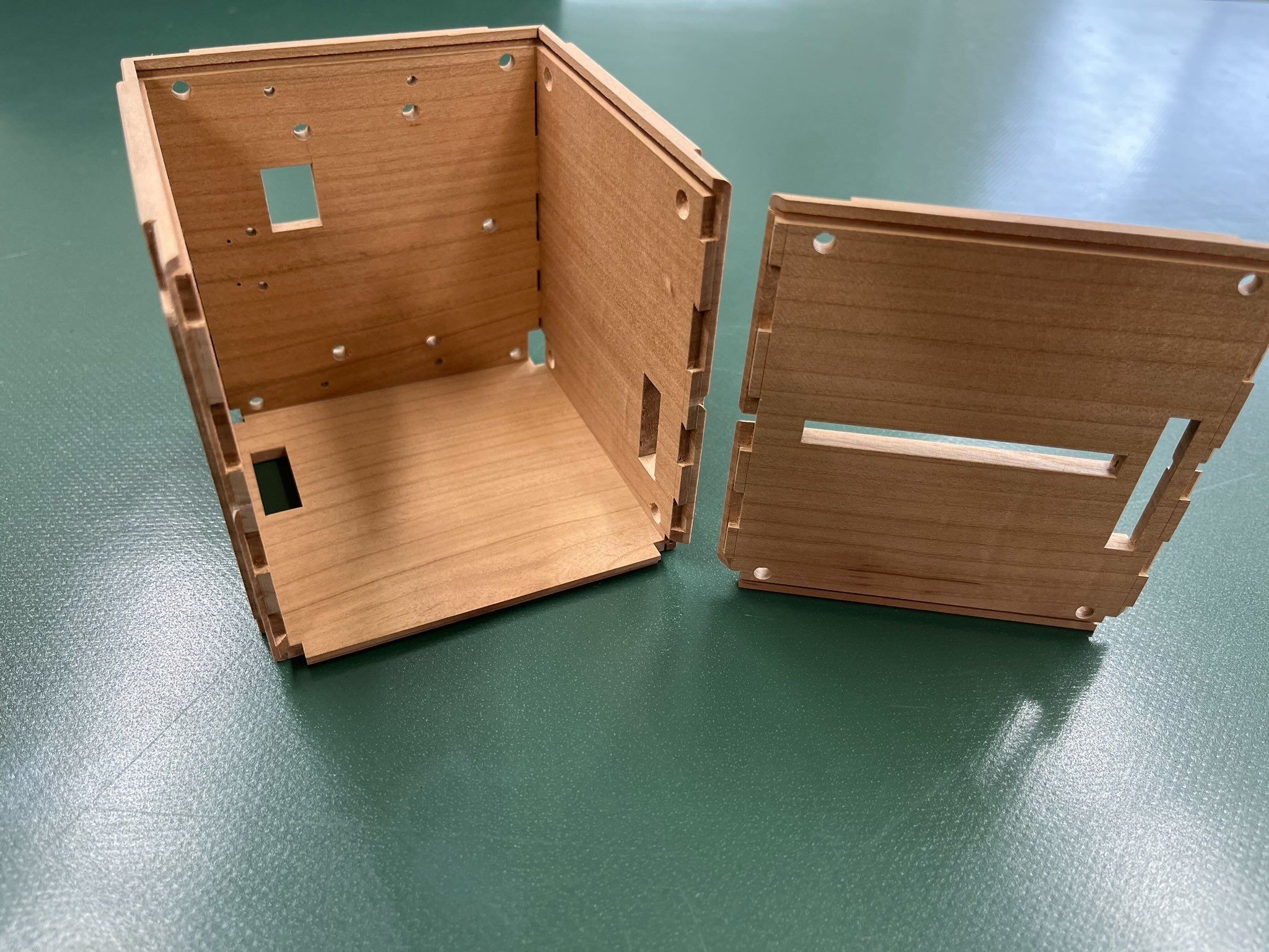 Das Space Wood Project der Universität Kyoto produziert den ersten Satelliten aus Magnolienholz.