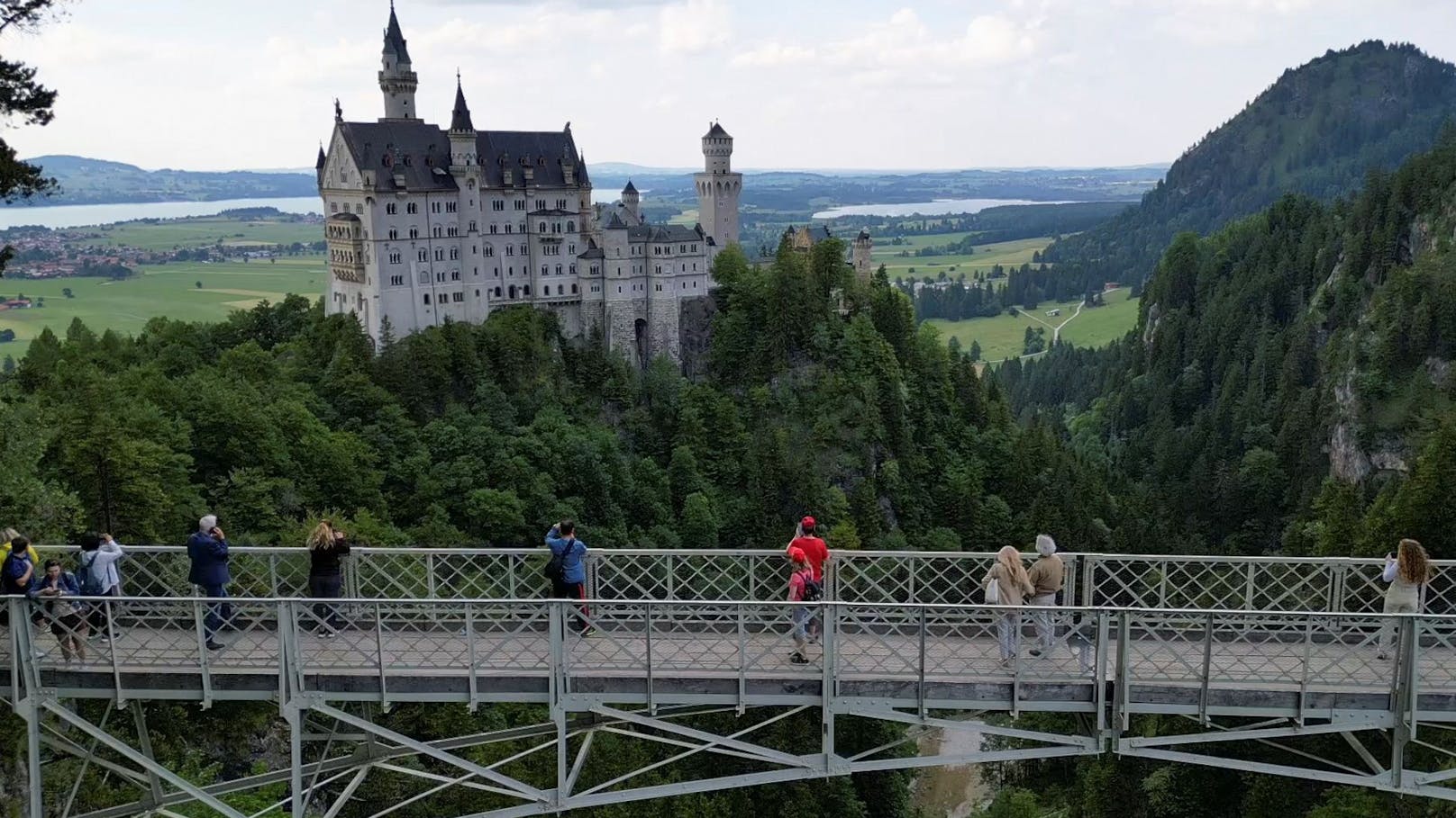 Schloss Neuschwanstein - hier stieß der Killer seine Opfer die Brücke hinunter.