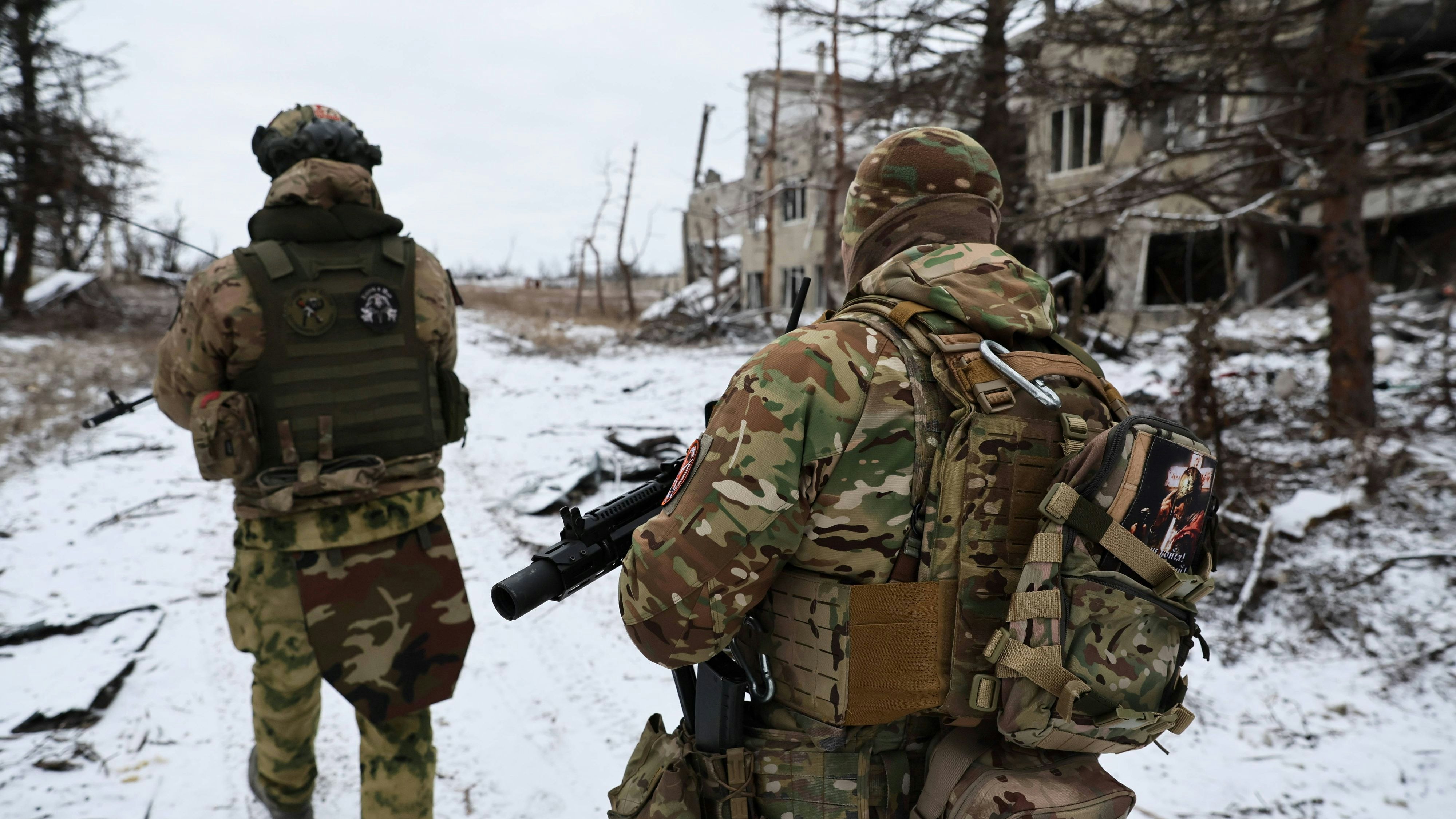 RUSSIA, DONETSK PEOPLE S REPUBLIC - FEBRUARY 19, 2024: Servicemen approach the Donetsk Water Filtration Station outside Avdeyevka Avdiivka , north of Donetsk. Avdeyevka was completely liberated by Russian troops on February 17. Dmitry Yagodkin/TASS PUBLICATIONxINxGERxAUTxONLY 67473015