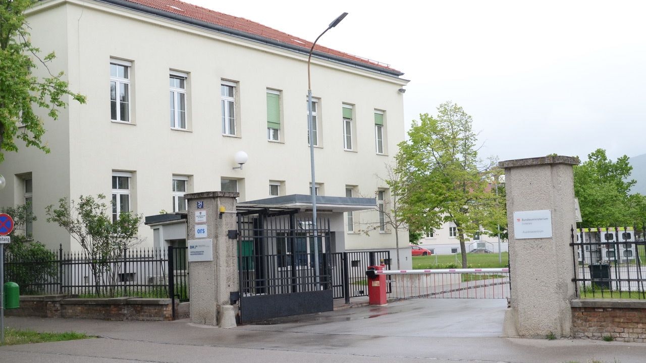 Heute.at - Asylwerber sticht mit Glasflasche auf Mann ein