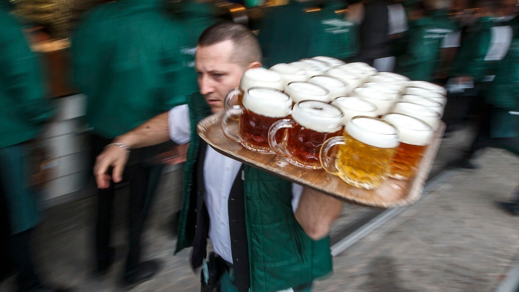 Der Preis für ein Krügerl Bier ist alljährlich das bestgehütete Geheimnis des Schweizerhauses.