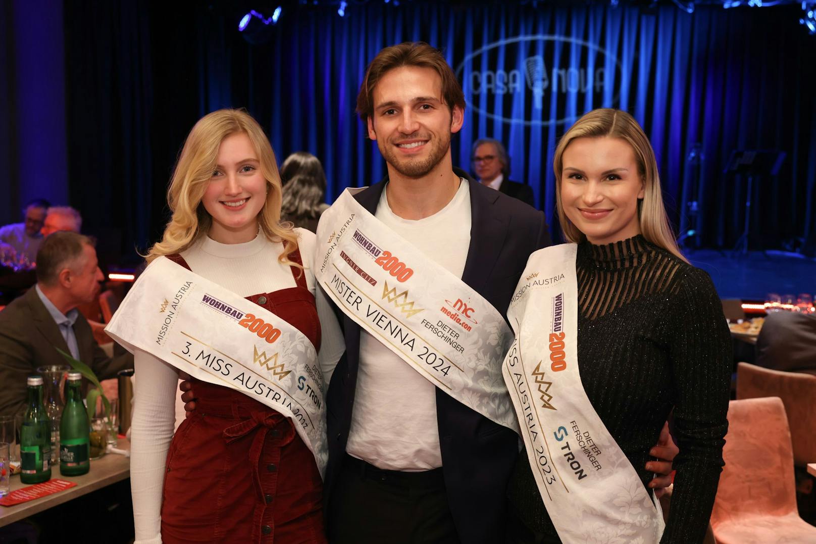 Hahn im schönen Korb "Mister Vienna" Max Niedermeyer mit Vize-"Miss Austria" Sandra Bleidt und die 3. "Miss Austria" Patricia Tomek 
