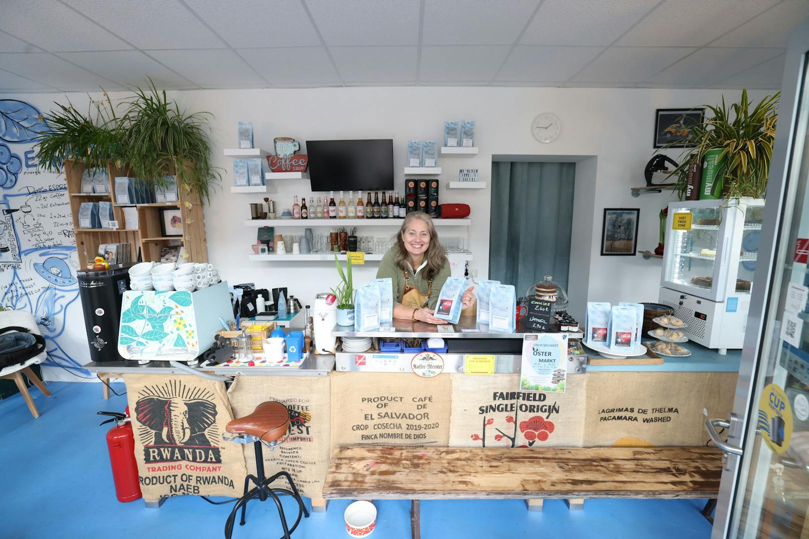 Auch Kuchen und Cookies gibt es im Café