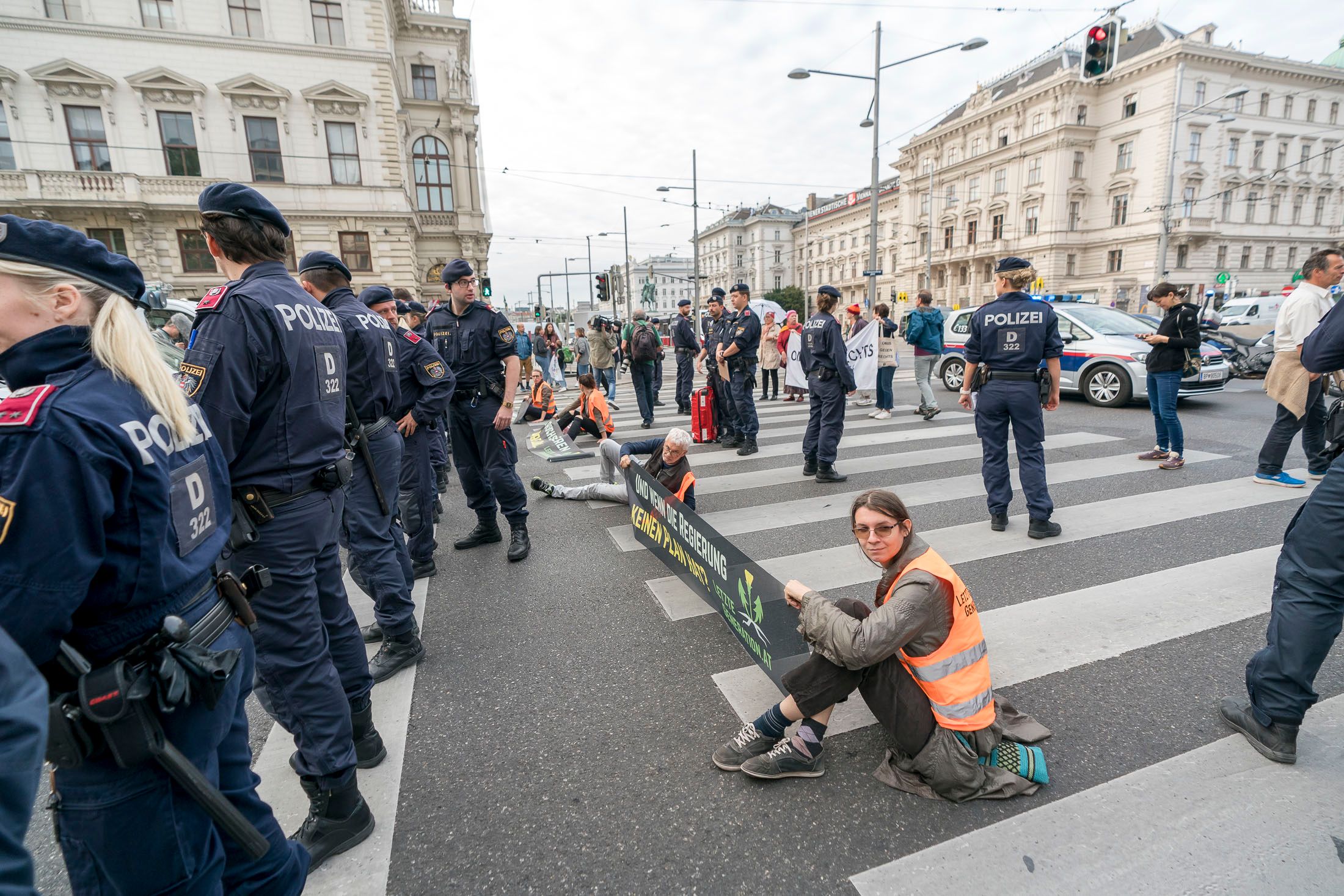 Bei den Protestaktionen der Letzten Generation ist immer die Polizei im Einsatz. Vor Beginn der nächsten Protestwelle will man daher mit der Polizei sprechen