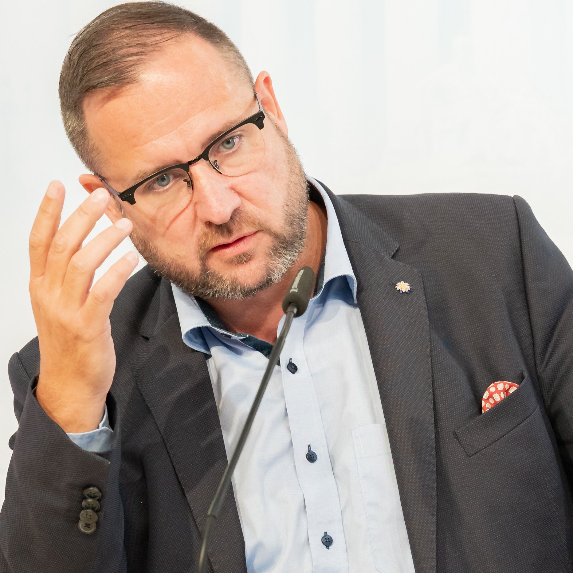 Generalsekretär der FPÖ und Abgeordneter zum Nationalrat Christian Hafenecker während einer Pressekonferenz am 5. Oktober 2023 in Wien.