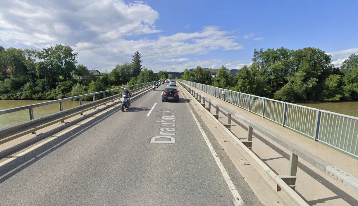 Der Unfall passierte auf der Draubrücke in Völkermarkt.