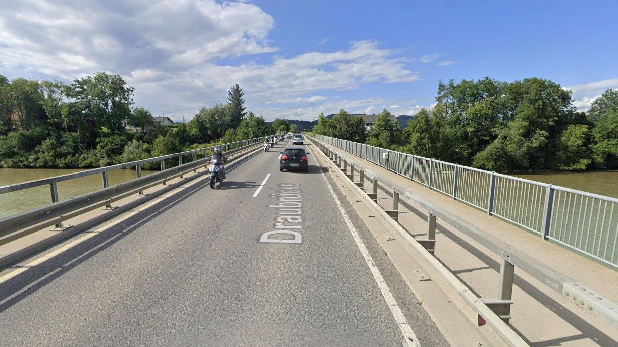 Der Unfall passierte auf der Draubrücke in Völkermarkt.