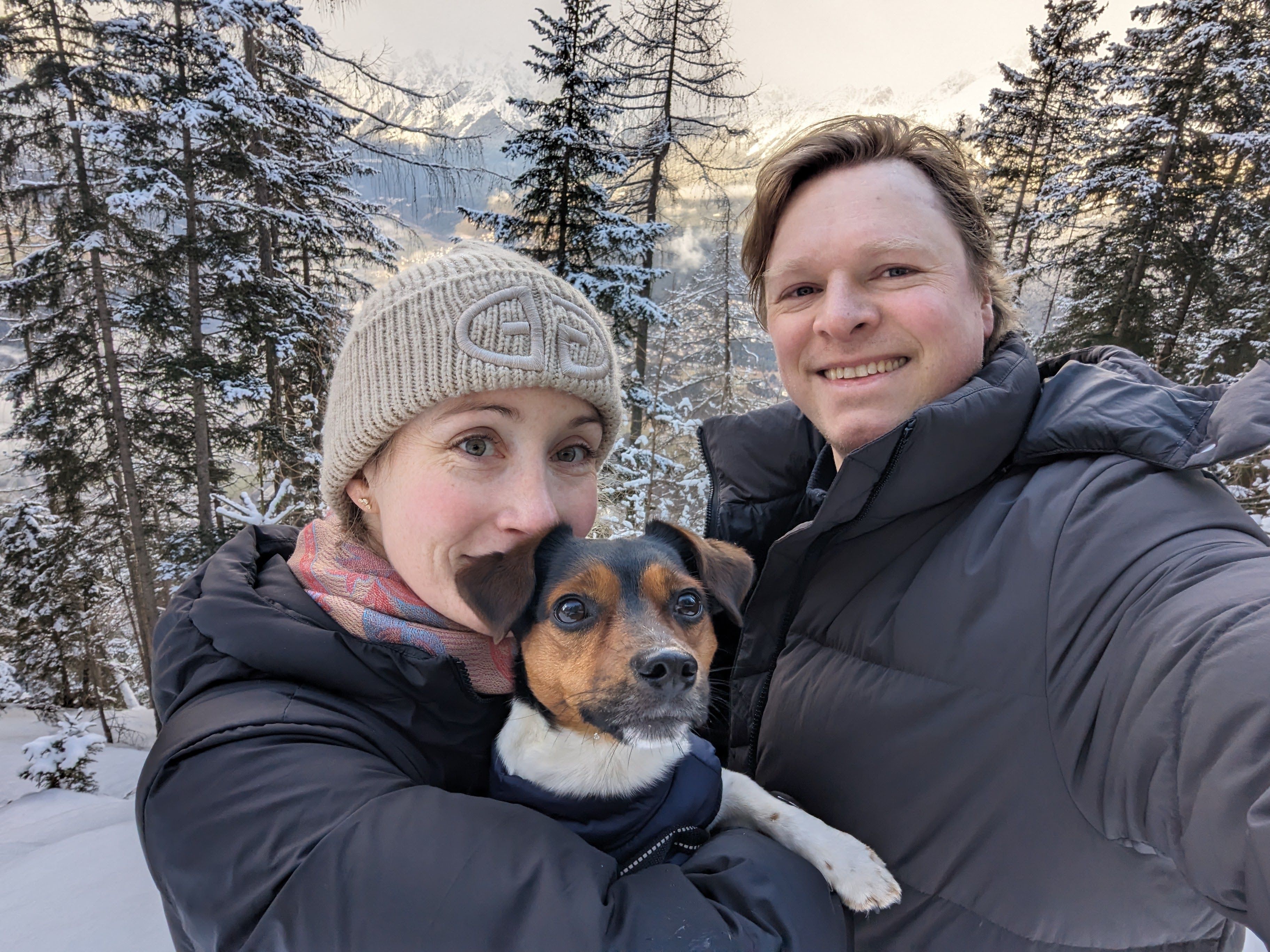 Sophie Lübbert und ihr Partner Robert Meyer lieben das Reisen. Jack Russell-Rüde Sam ist immer dabei.&nbsp;