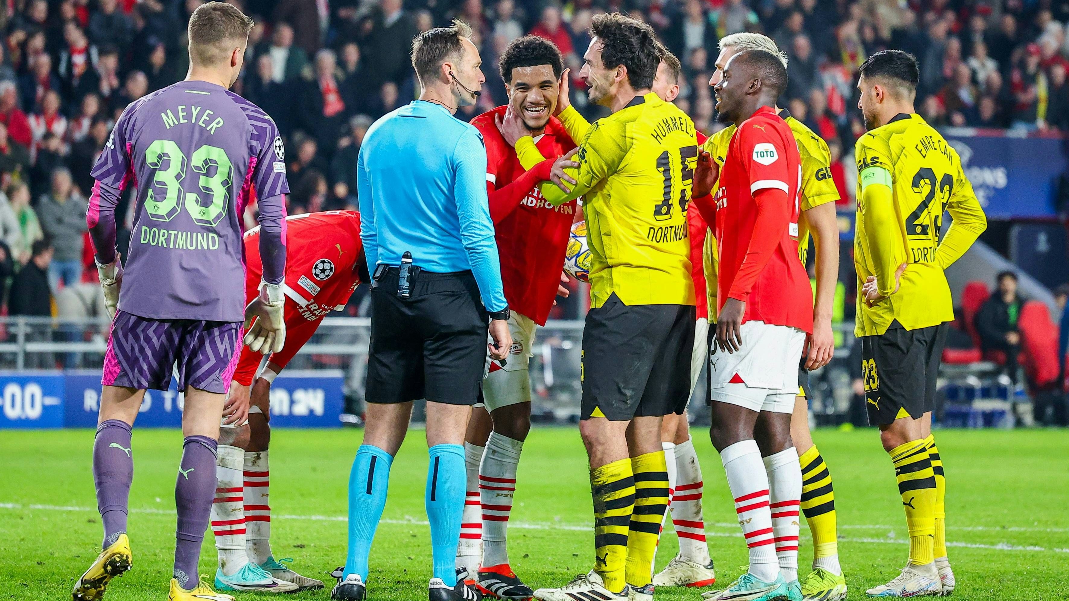 Mats Hummels konnte die Entscheidung des Schiedsrichters nicht fassen.