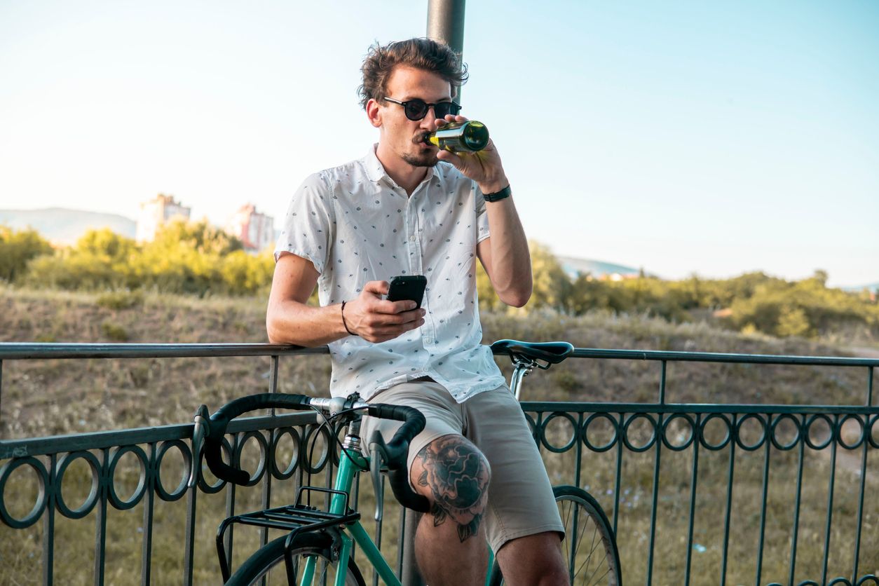 Der Mann wurde viermal erwischt, verursachte sogar alkoholisiert einen Unfall (Symbolbild).